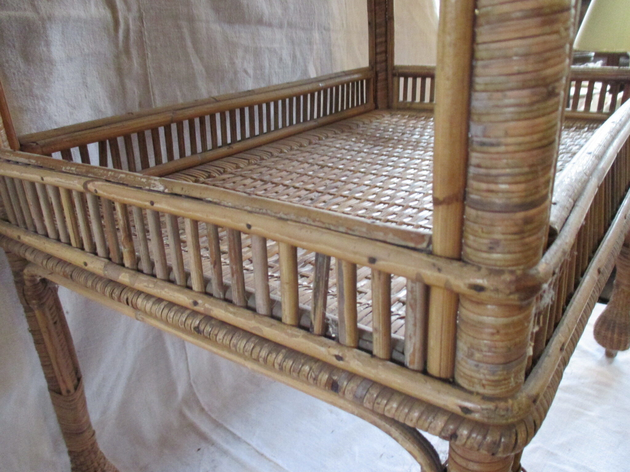 Table wicker years 20