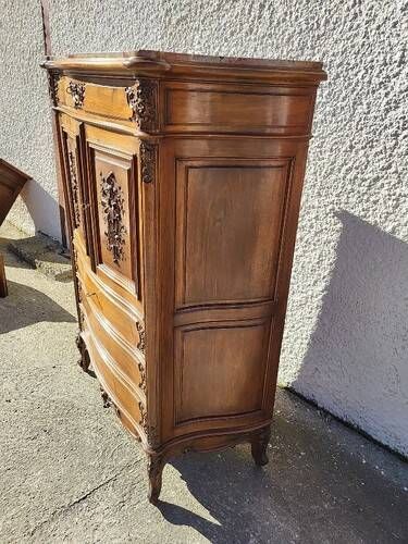 Rococo cabinet in walnut