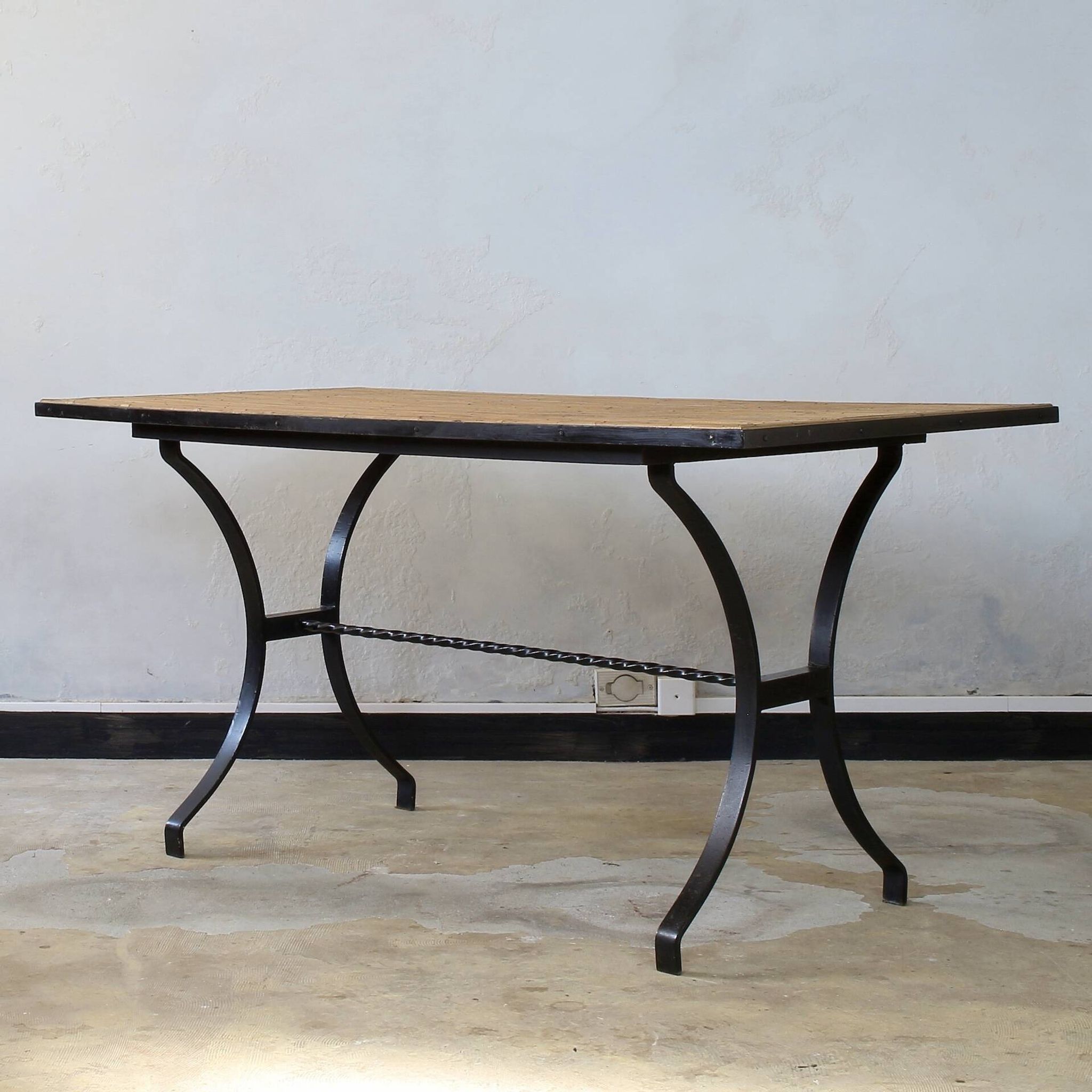 Dining table in rattan and wrought iron similar to Audoux & Minet.