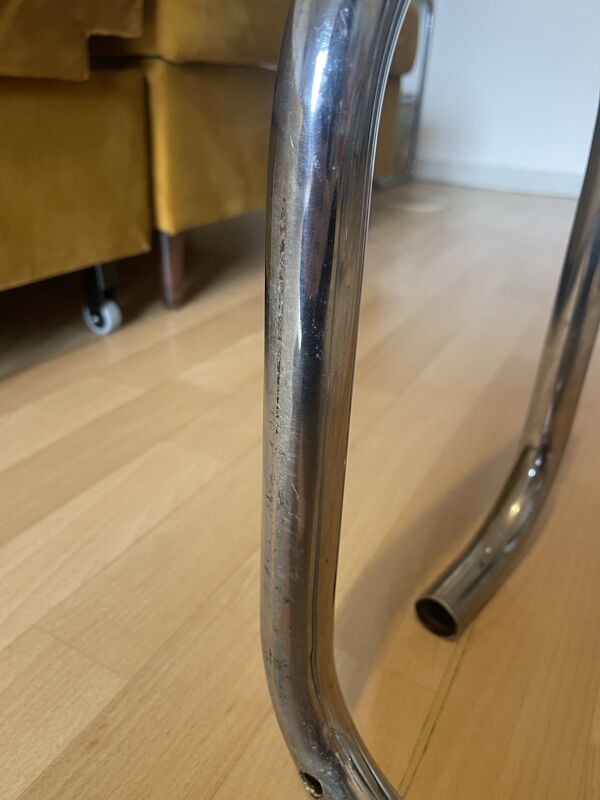 Table basse chrome et verre fumé