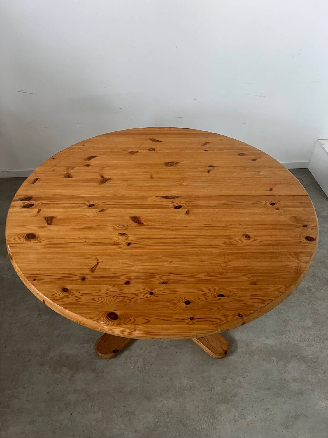 French design pine table and chair set from the 70s brutalist vintage arcs