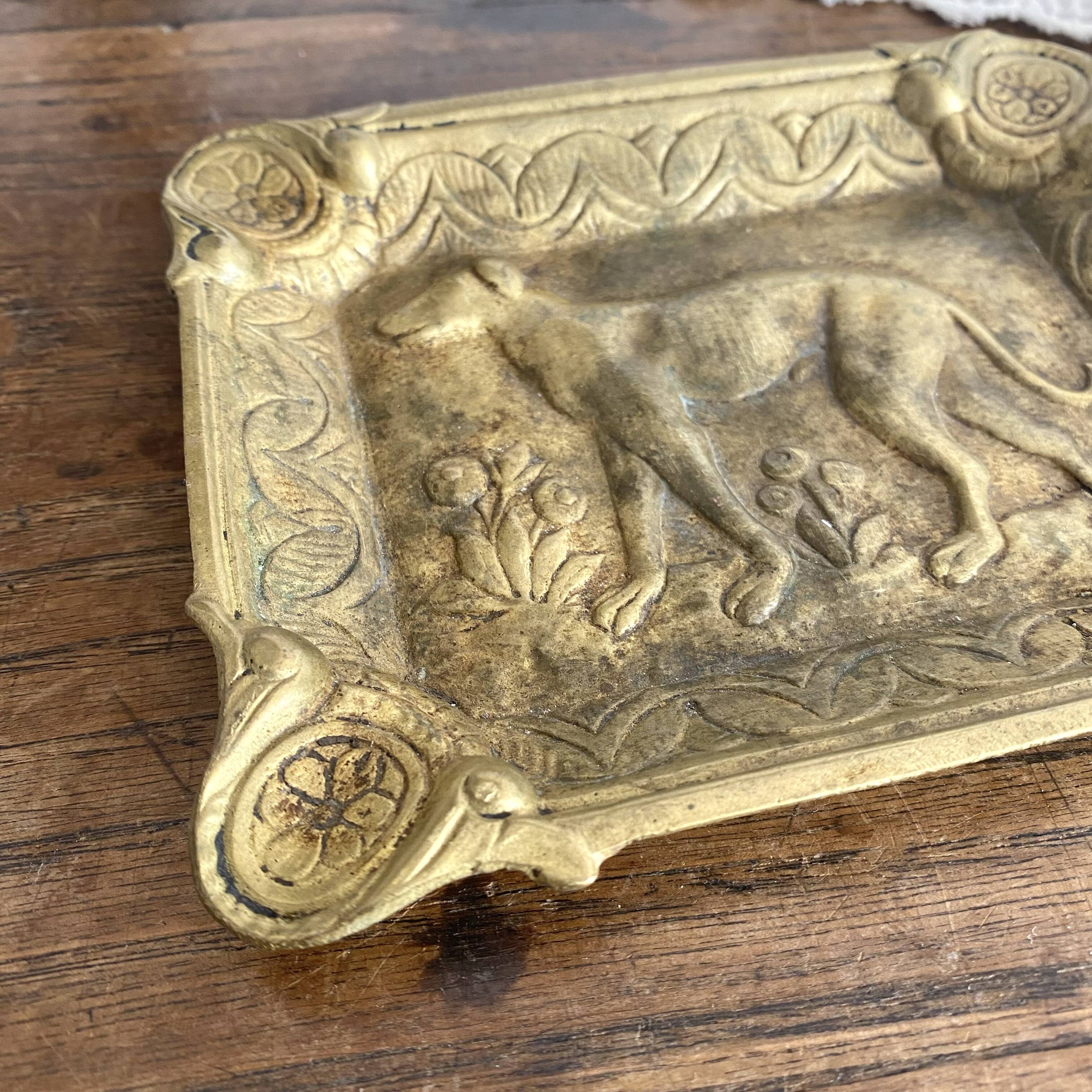Cendrier, vide poche en laiton doré décor chien