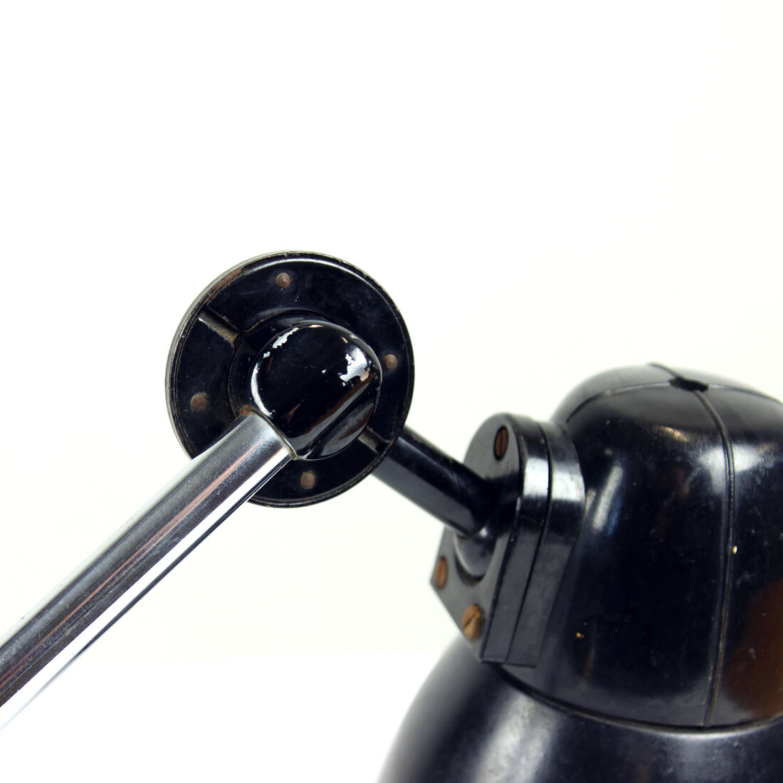 Applique murale industrielle en bakélite noire & chrome, Tchécoslovaquie années 1950