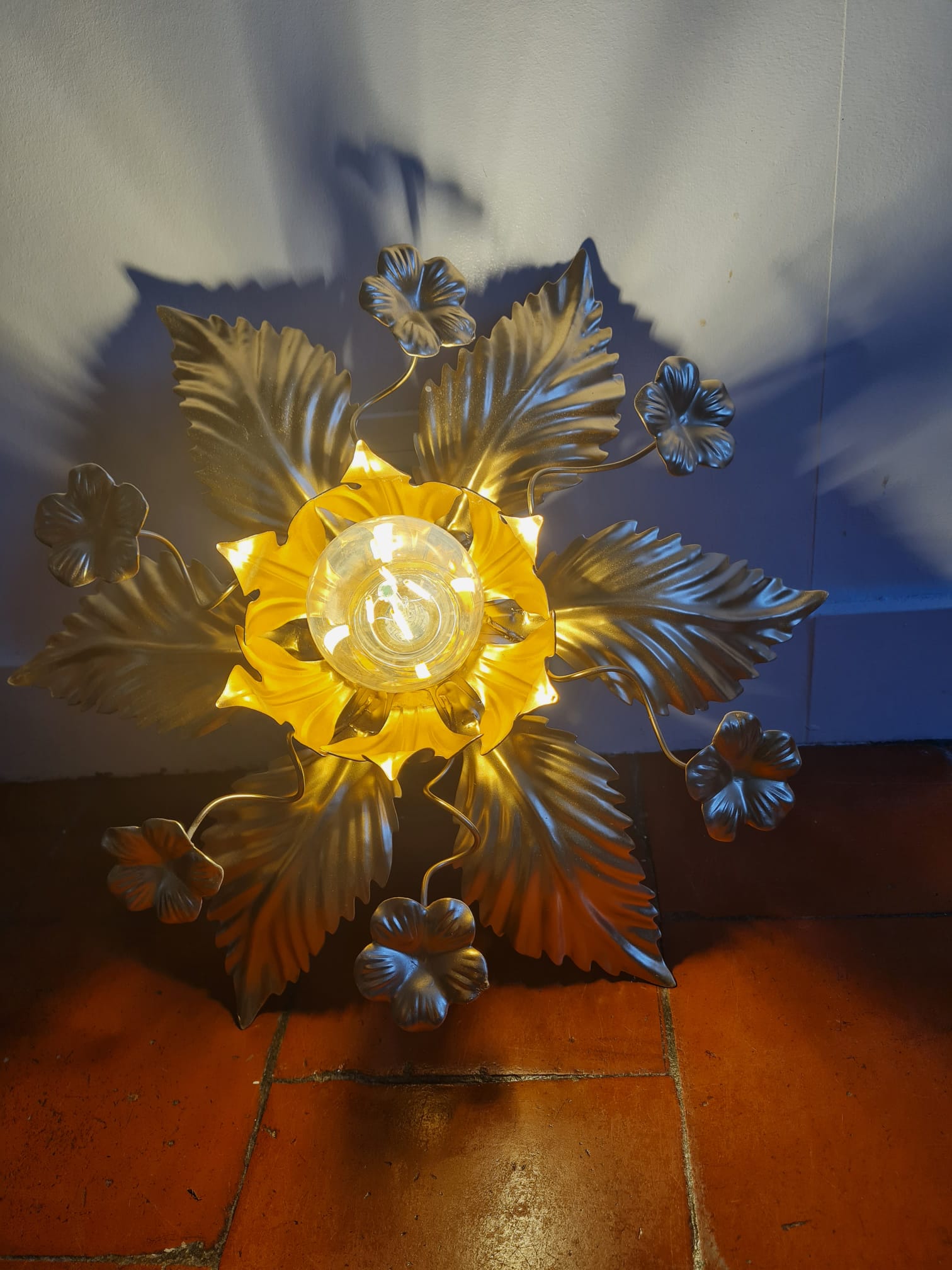 Golden brass flower wall lamp