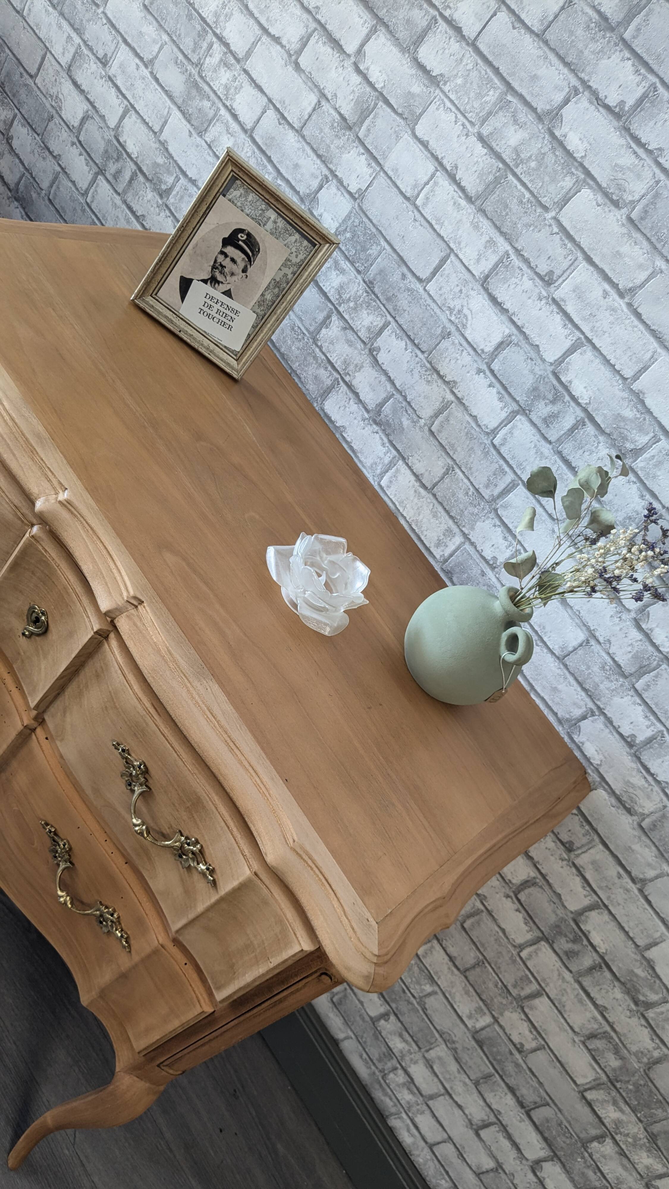 Crossbow chest of drawers