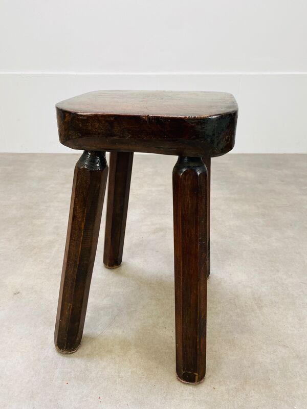Tabouret brutaliste en bois massif style chalet