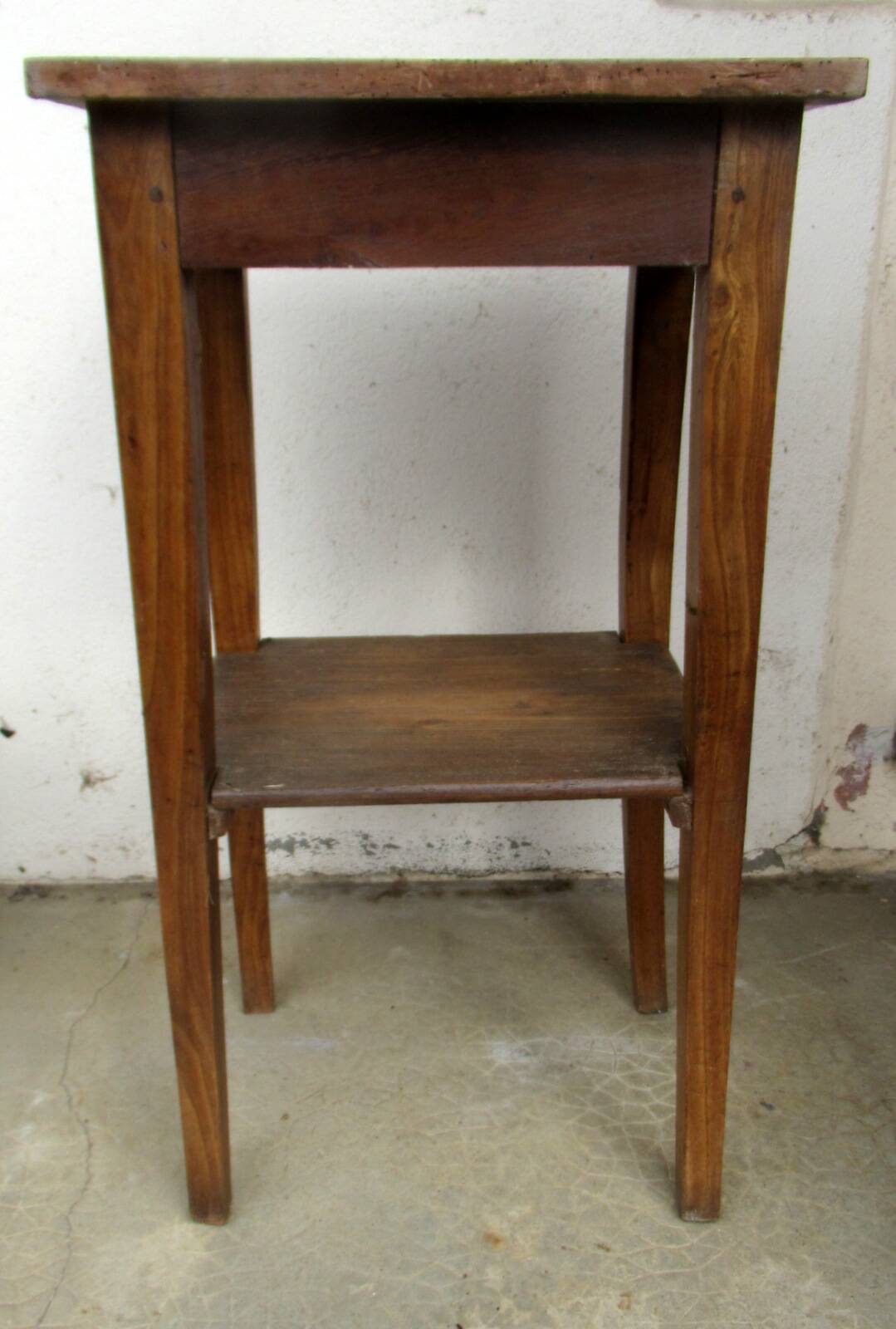 Toute petite table d'appoint