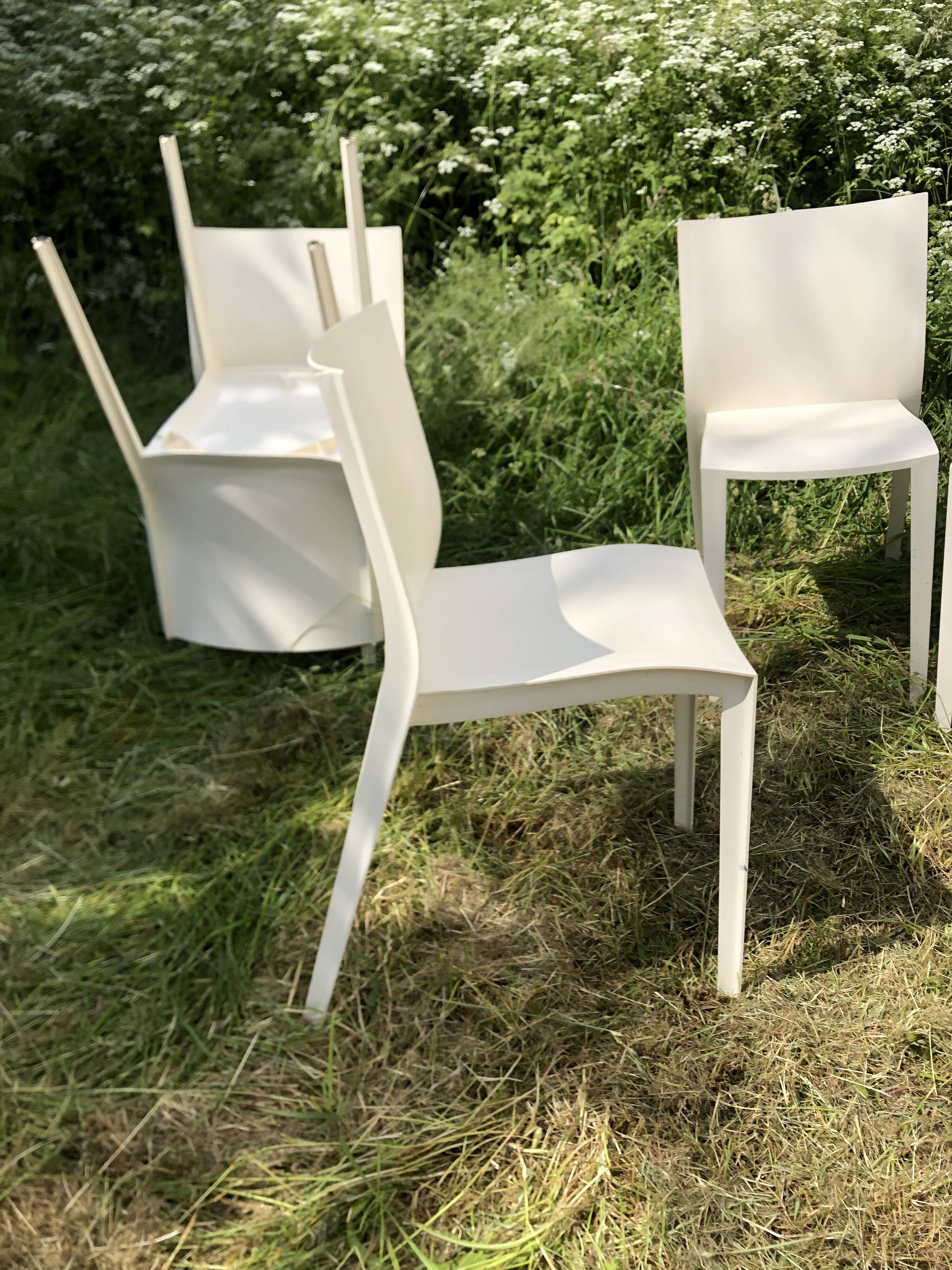 Chaises blanches Slick Slick Philippe Starck XO Design années 80