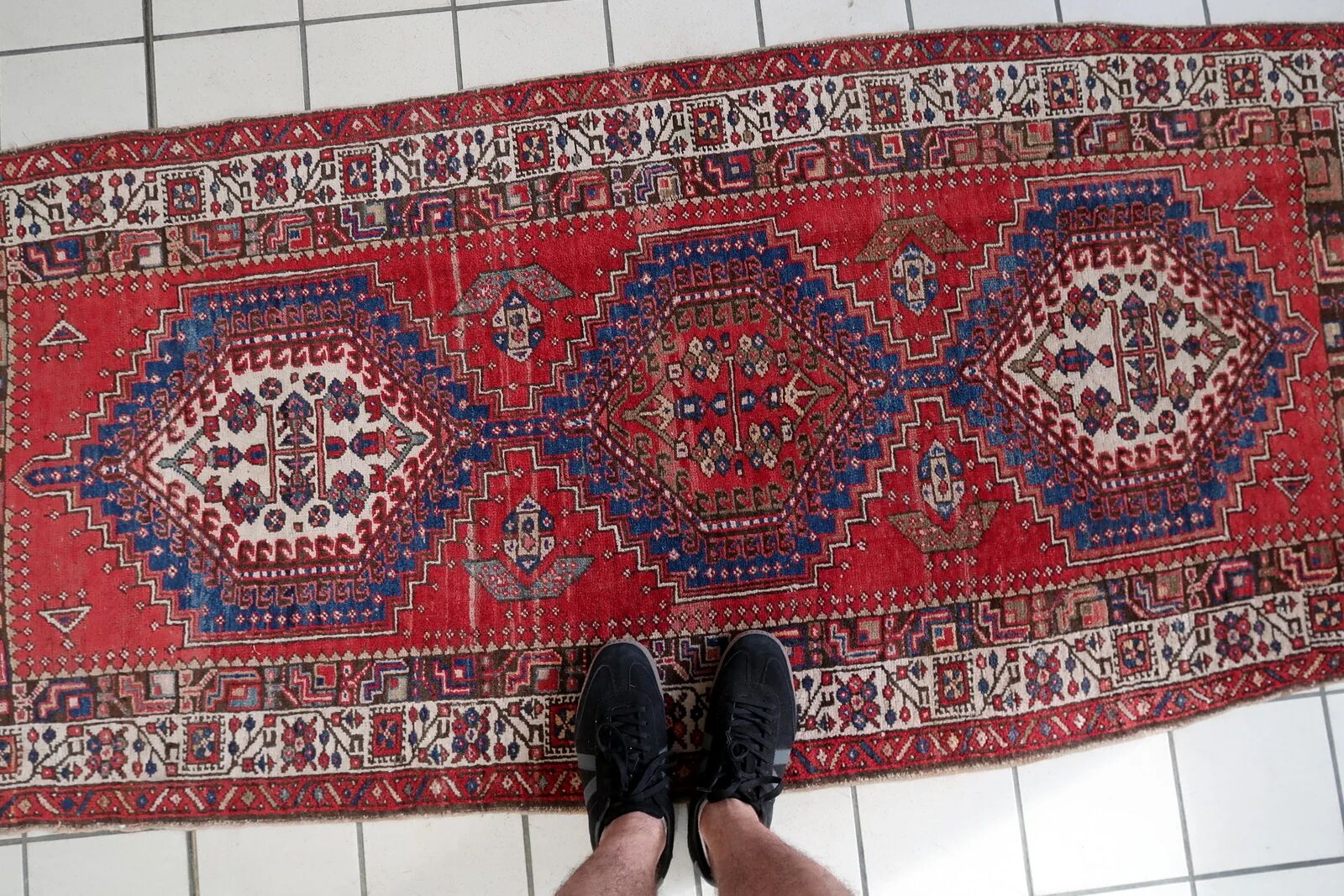 Antique Serab wool runner, crimson field & stepped medallions, c. 1920s — 93 × 204 cm — 1C1284