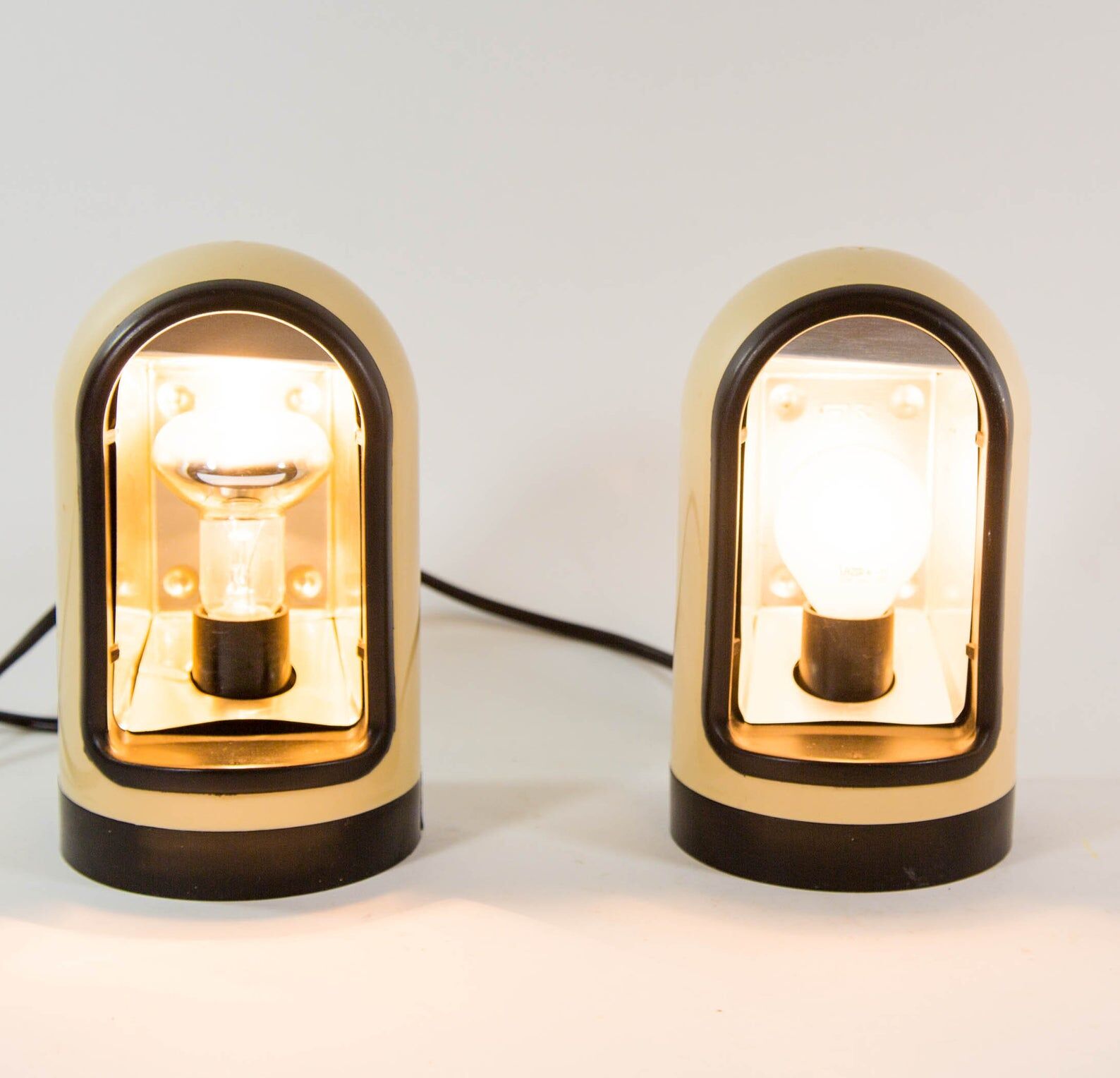 Table lamp and beige applique inside aluminum 70s