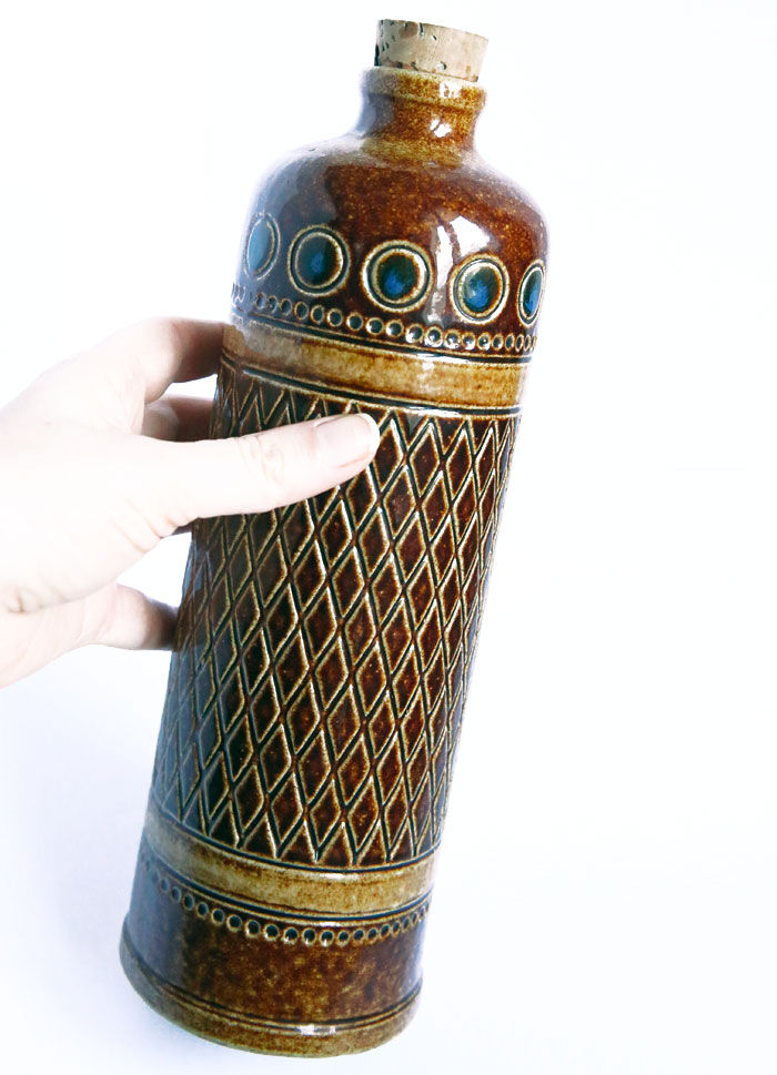 Brown sandstone bottle with chiseled and round navy blue