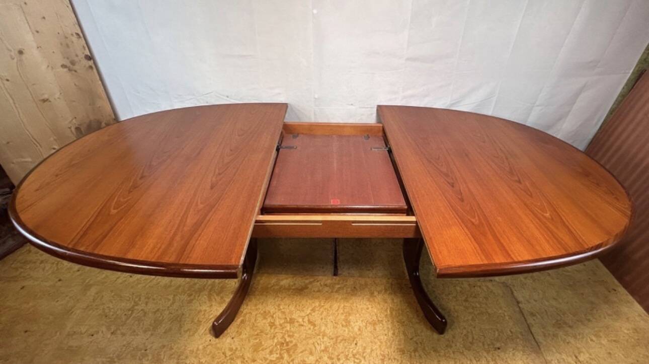 Mid-Century Retro Vintage Teak Extending Oval Dining Table by G-Plan – Vict