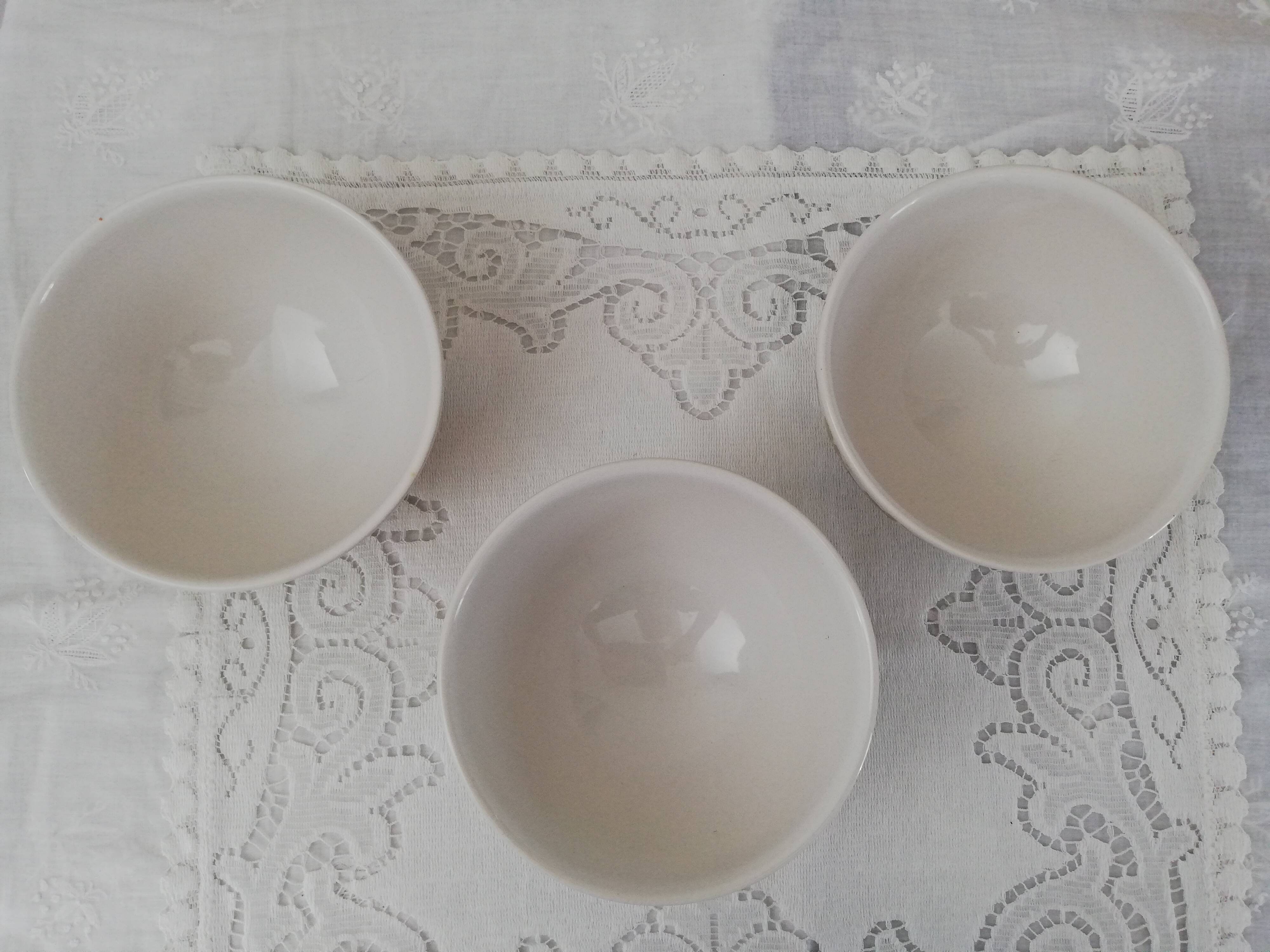 Set 3 large bowls and their sugar bowl, jam maker