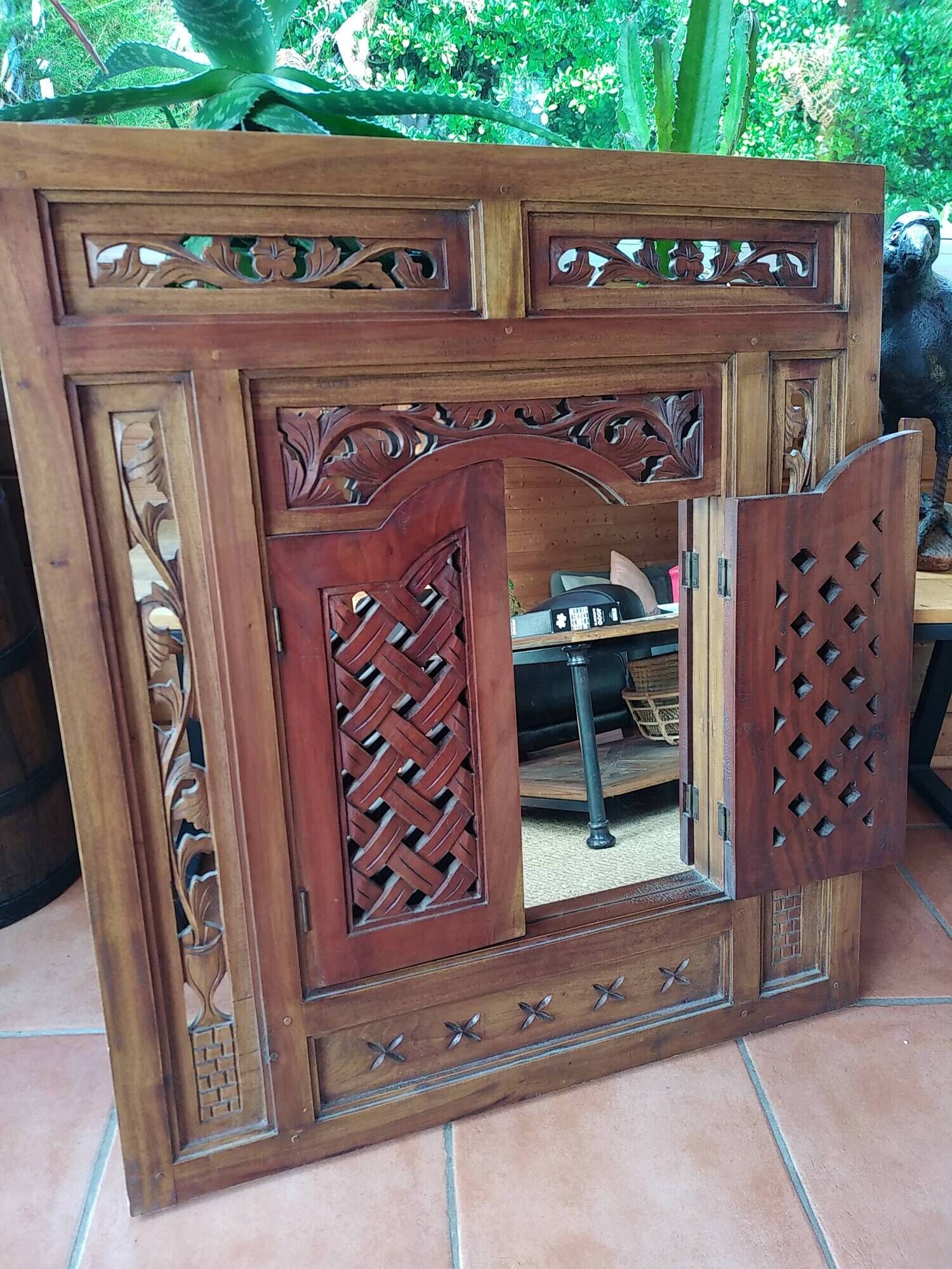 Miroir Balinais Vintage à Porte Volet Sculpté à la Main .
