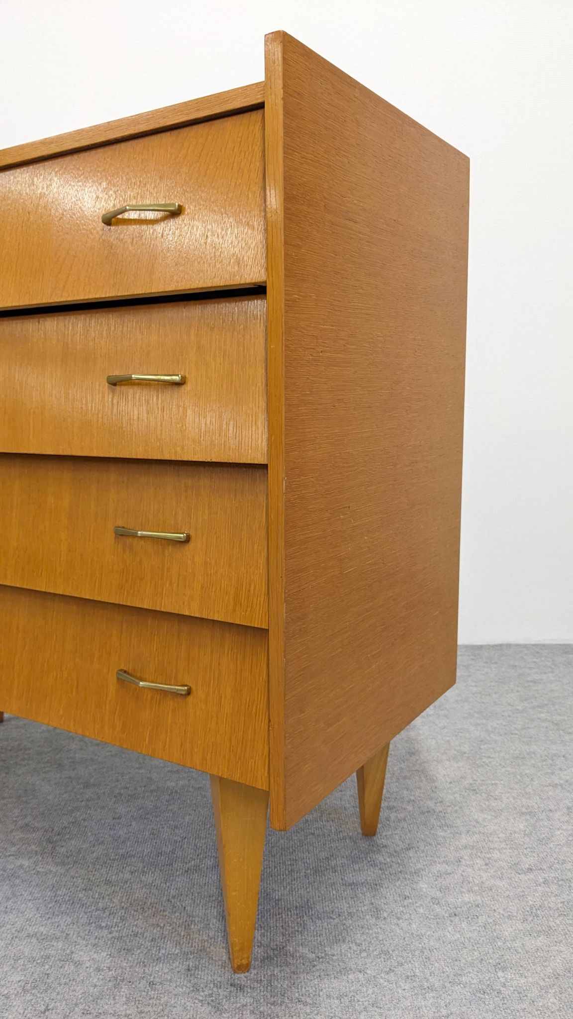 4-drawer chest of drawers in blond oak from the 50s/60s