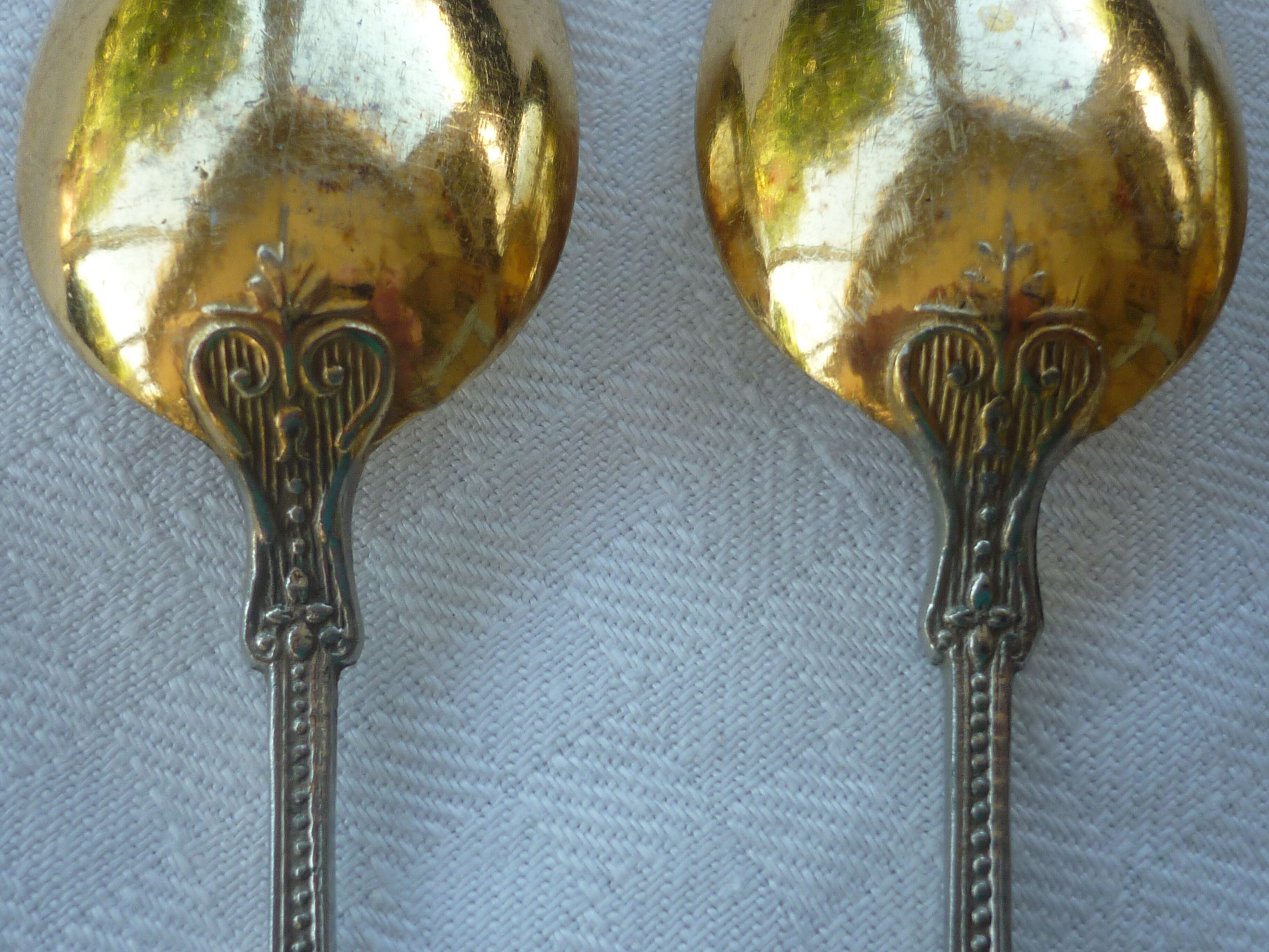6 spoonfuls of silver and gold metal coffee