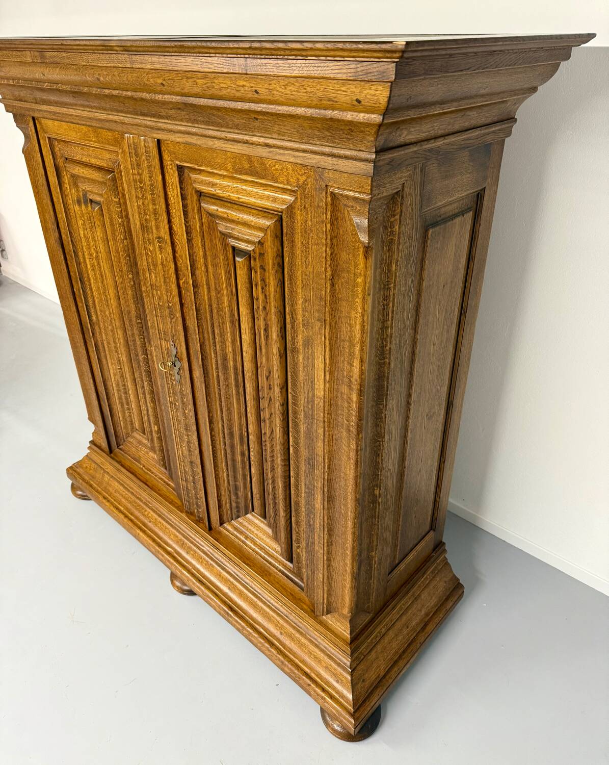 Frankfurt solid wood wardrobe geometric shape vintage wardrobe