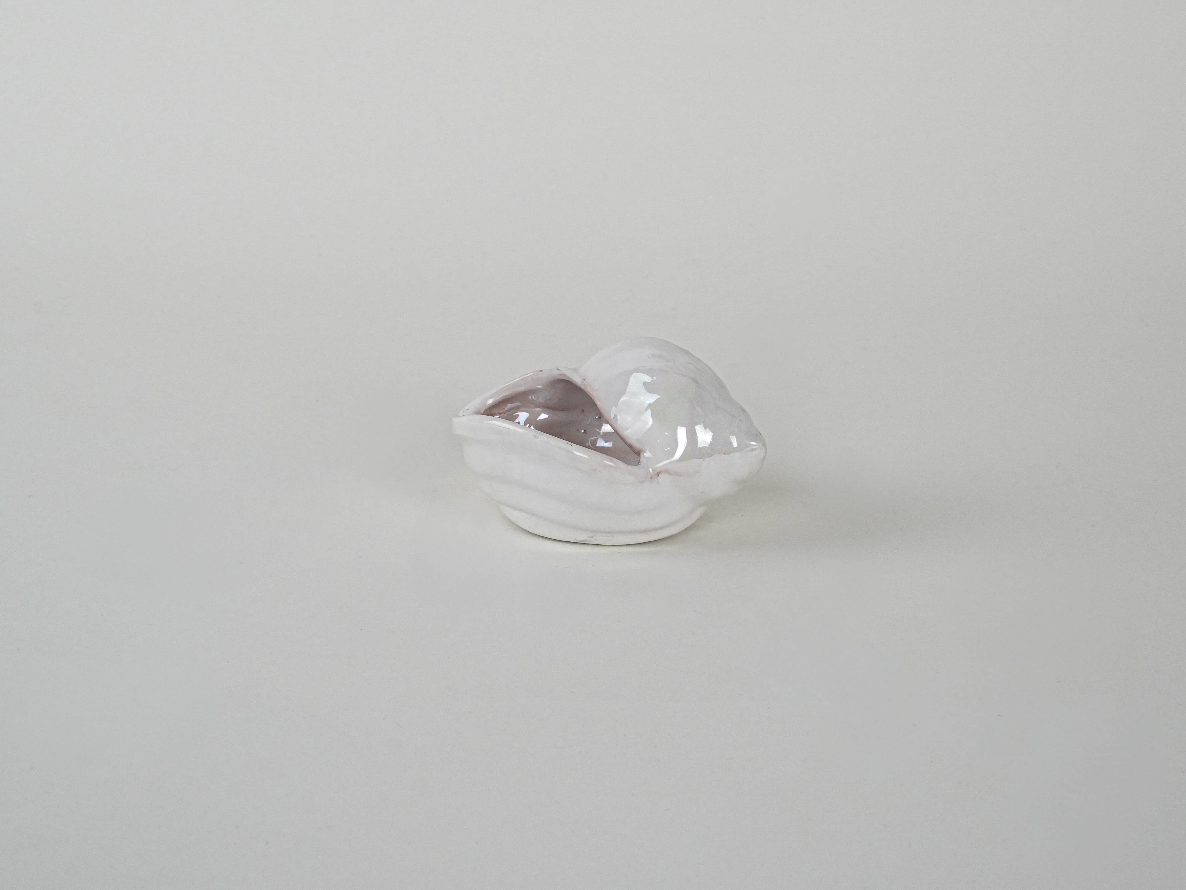 Porcelain seashell, Italian design, 1970s, production: Italy