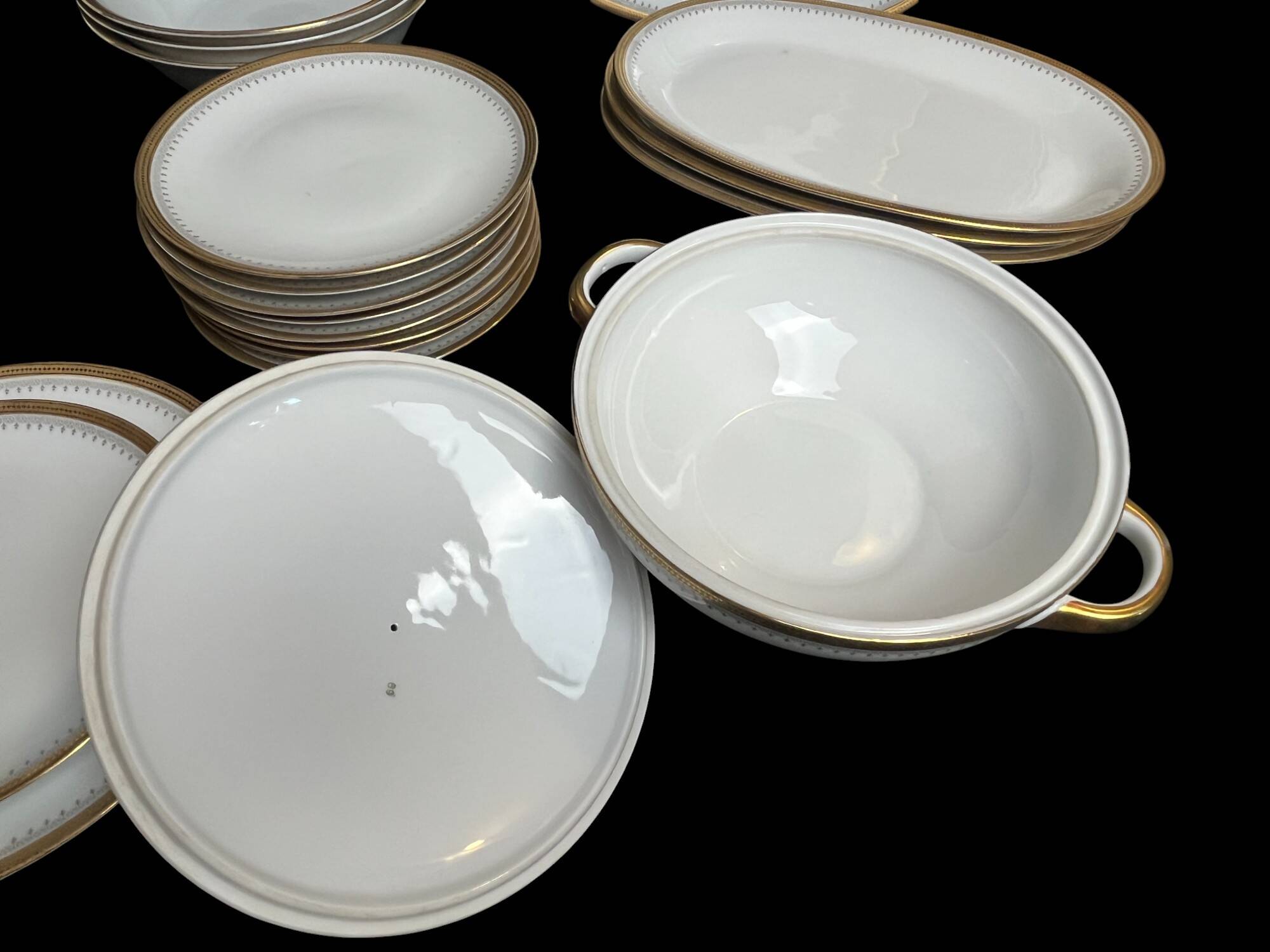 Tableware, 25-piece service, white porcelain and fine gold Winterling