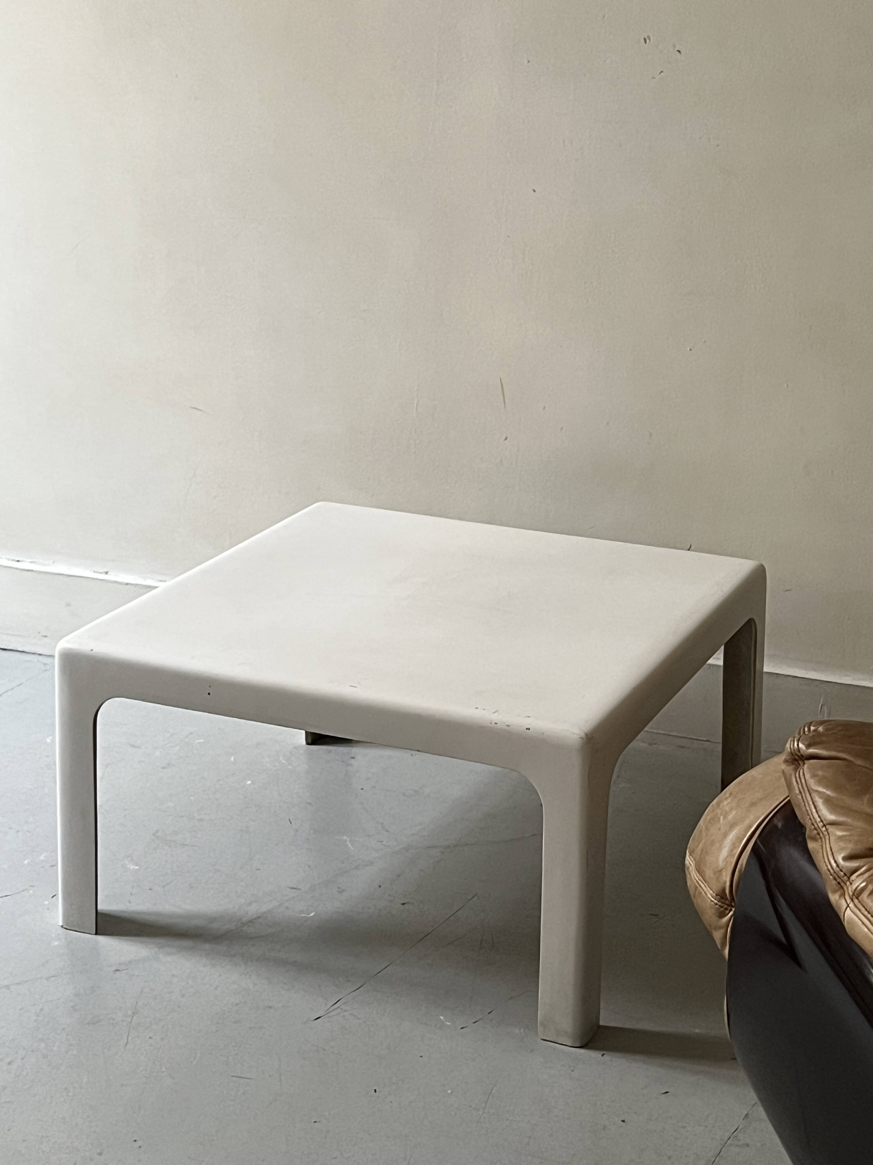 Square coffee table from Prisunic in white fibreglass, 1970s design.