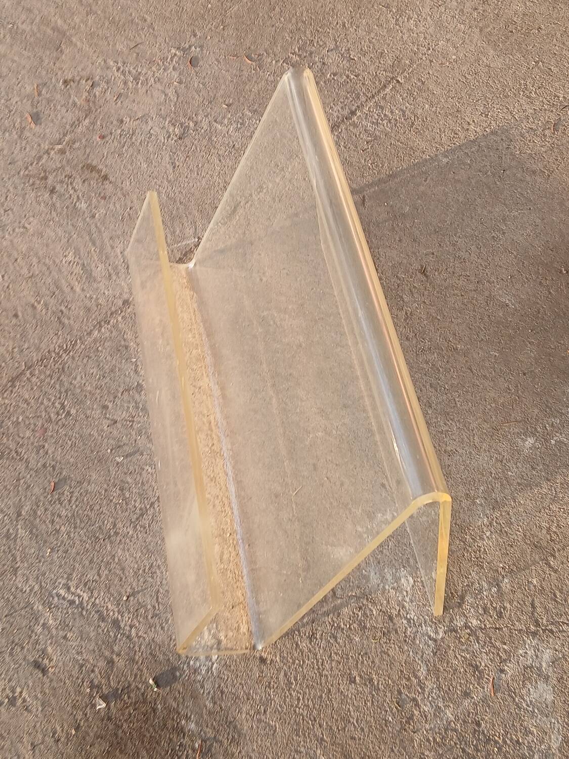 Acrylic magazine holder