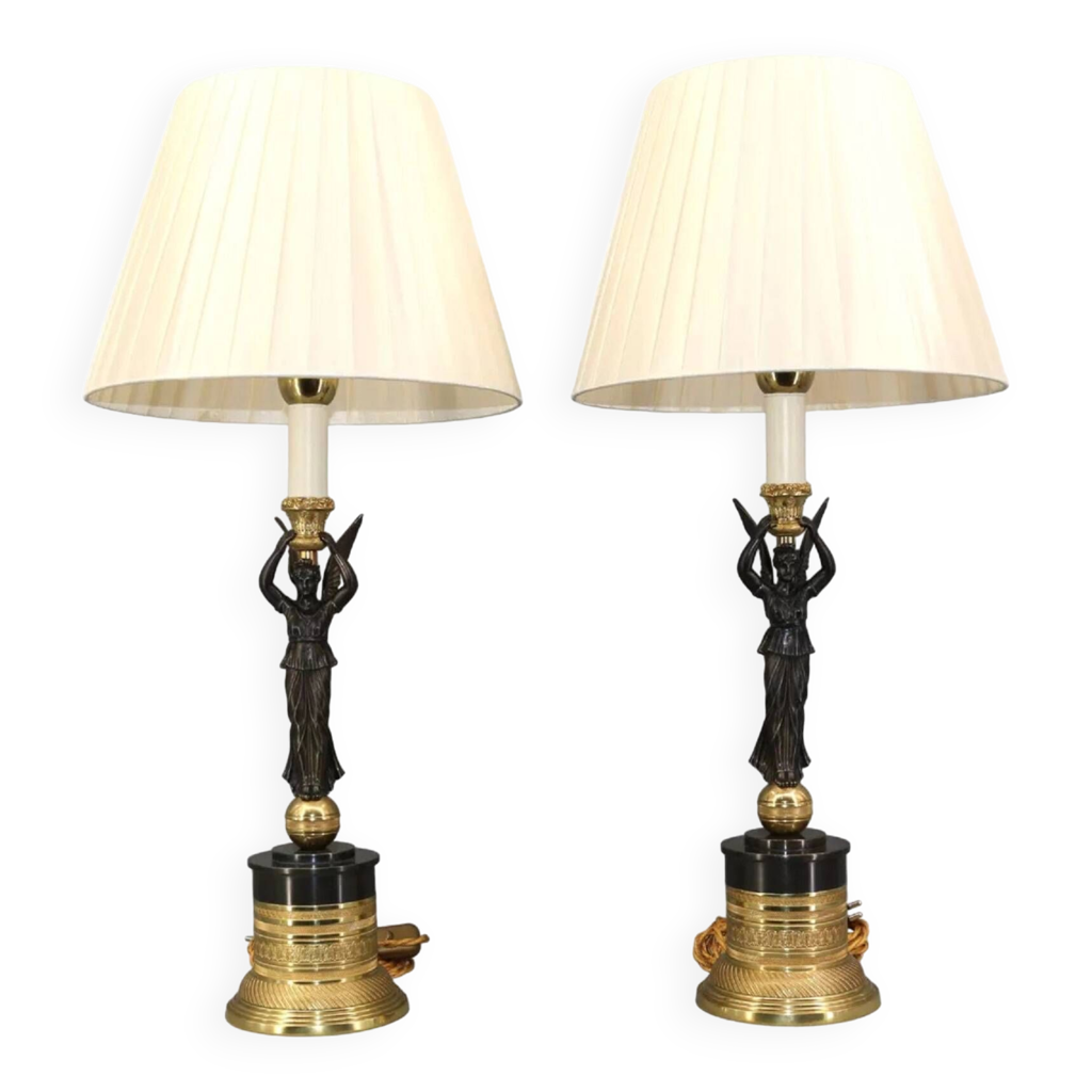 1 Paire de chandelier en bronze patiné. Style Renaissance