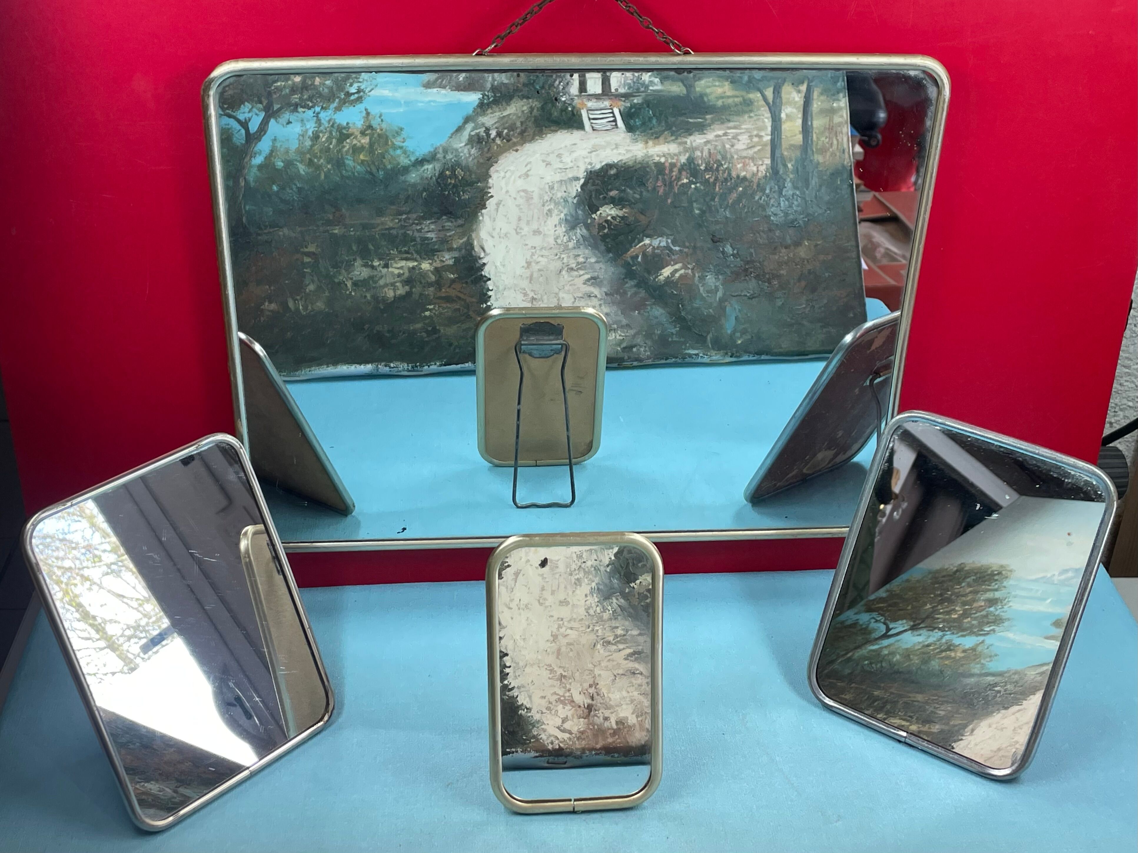 Set of barber mirrors to chain or to put down
