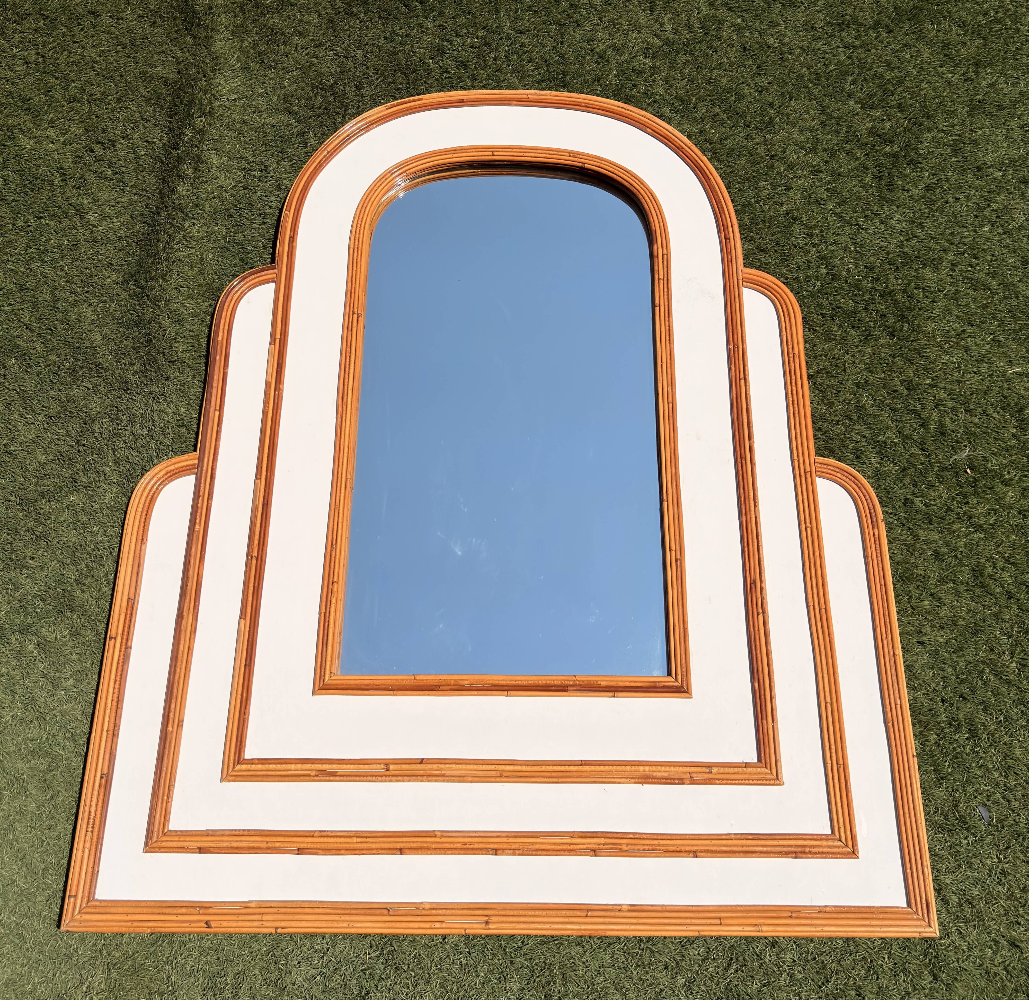 Miroir monumental Hollywood Regency tropical en canne de bambou, atr