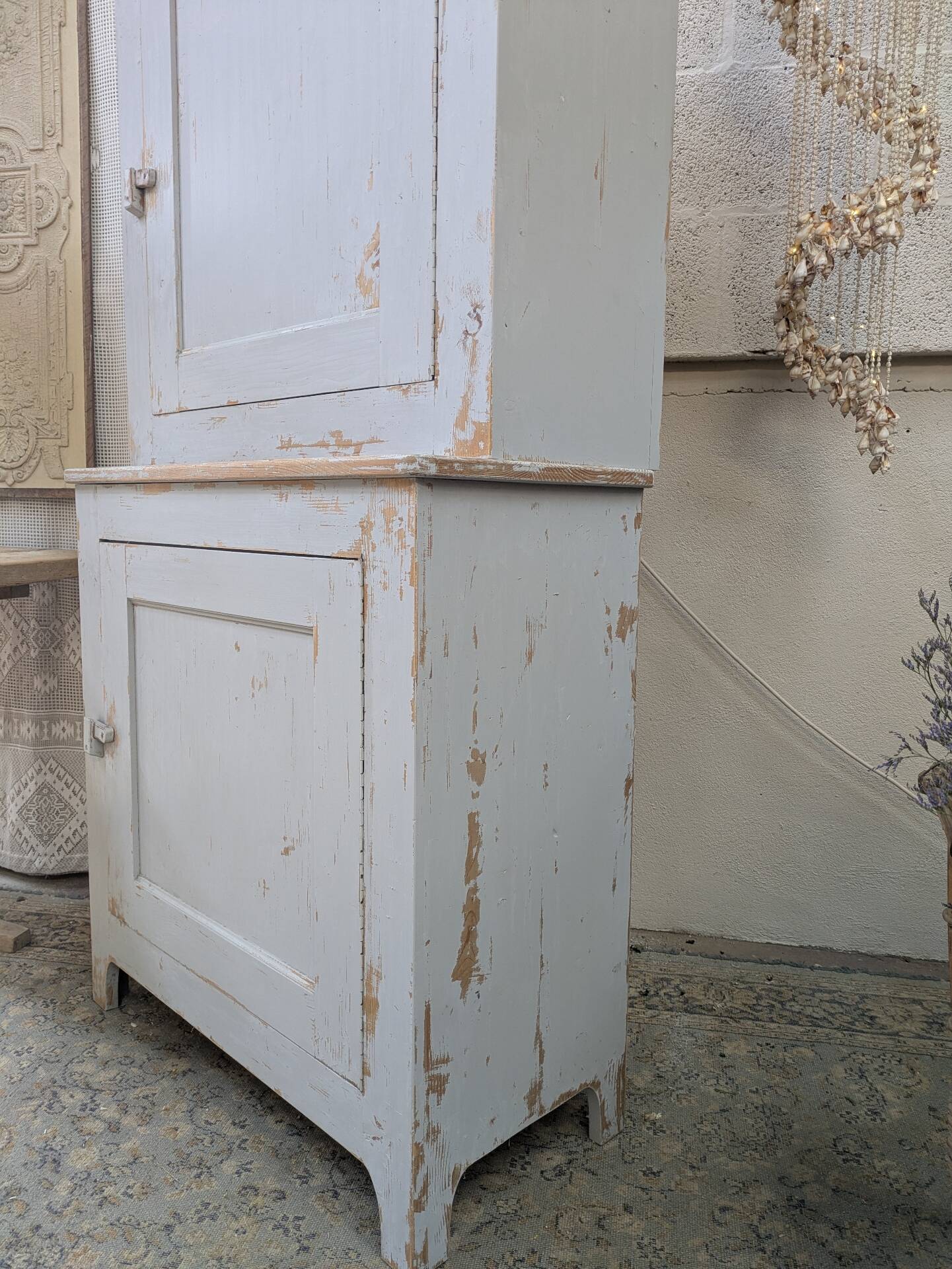 Buffet with two patinated bodies