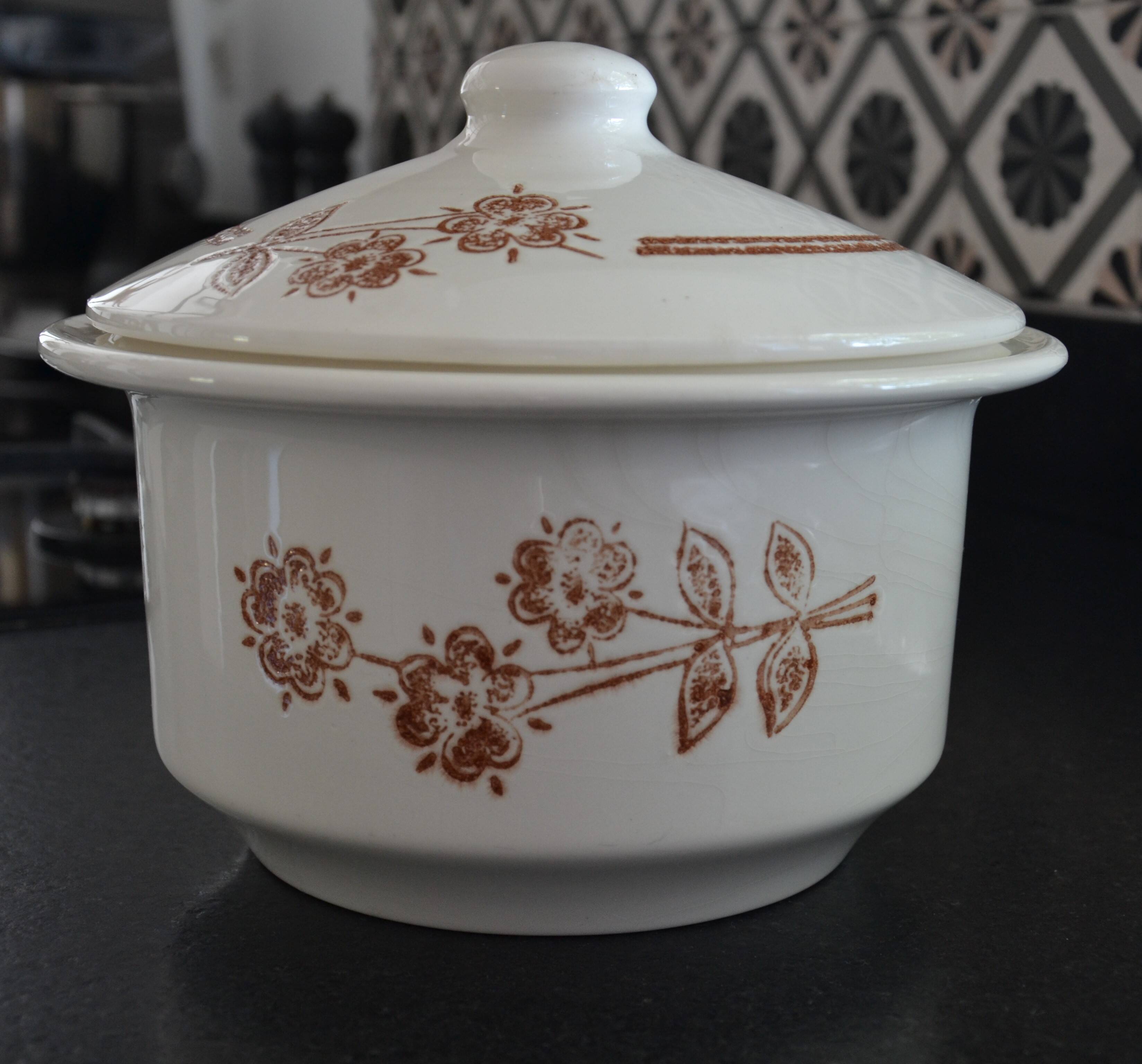 Set of 7 soup plates, dishes and a tureen with flower decoration