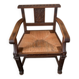 Antique armchair in carved wood and straw seat