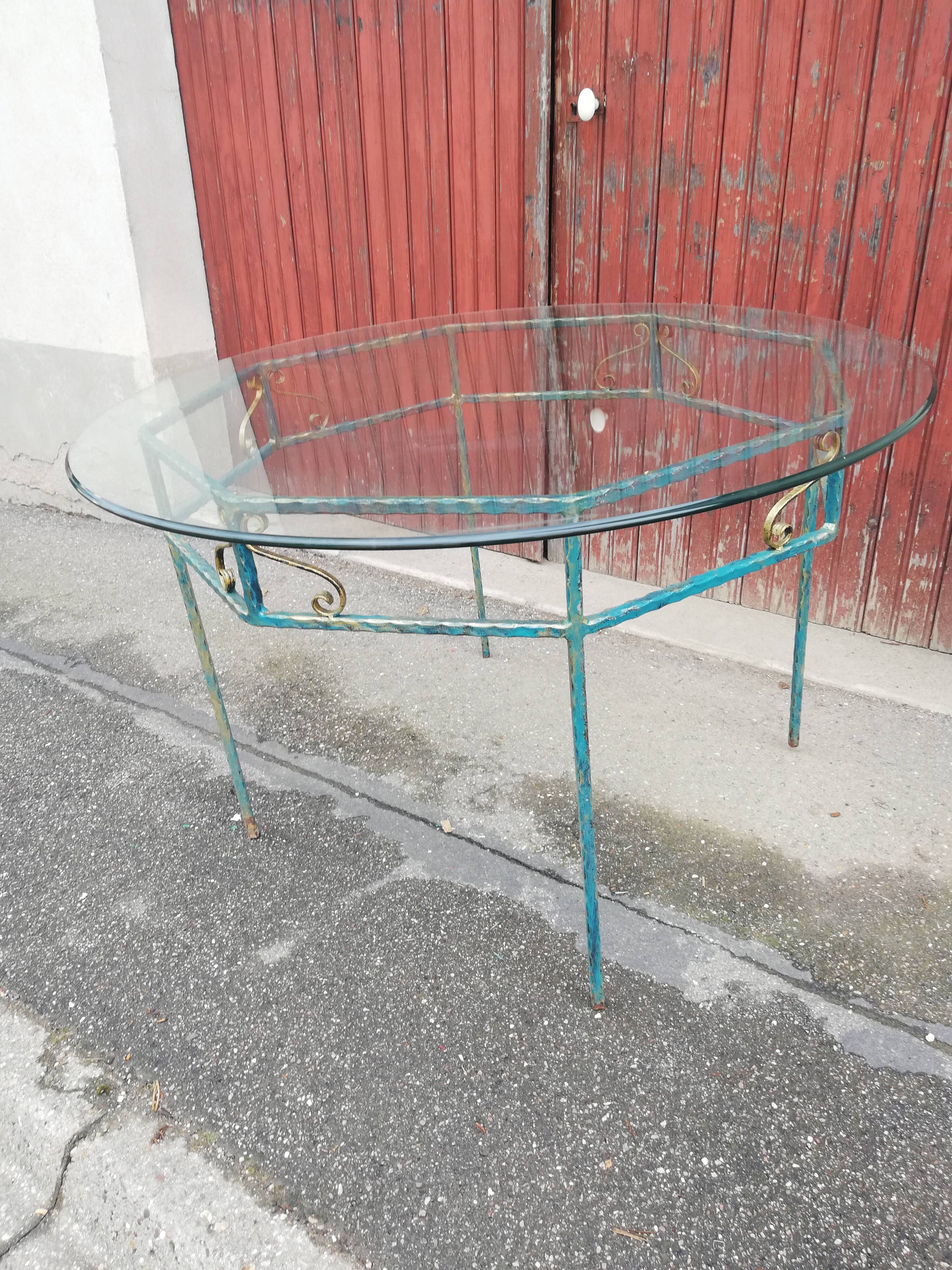 Table vintage fer forgé et plateau verre