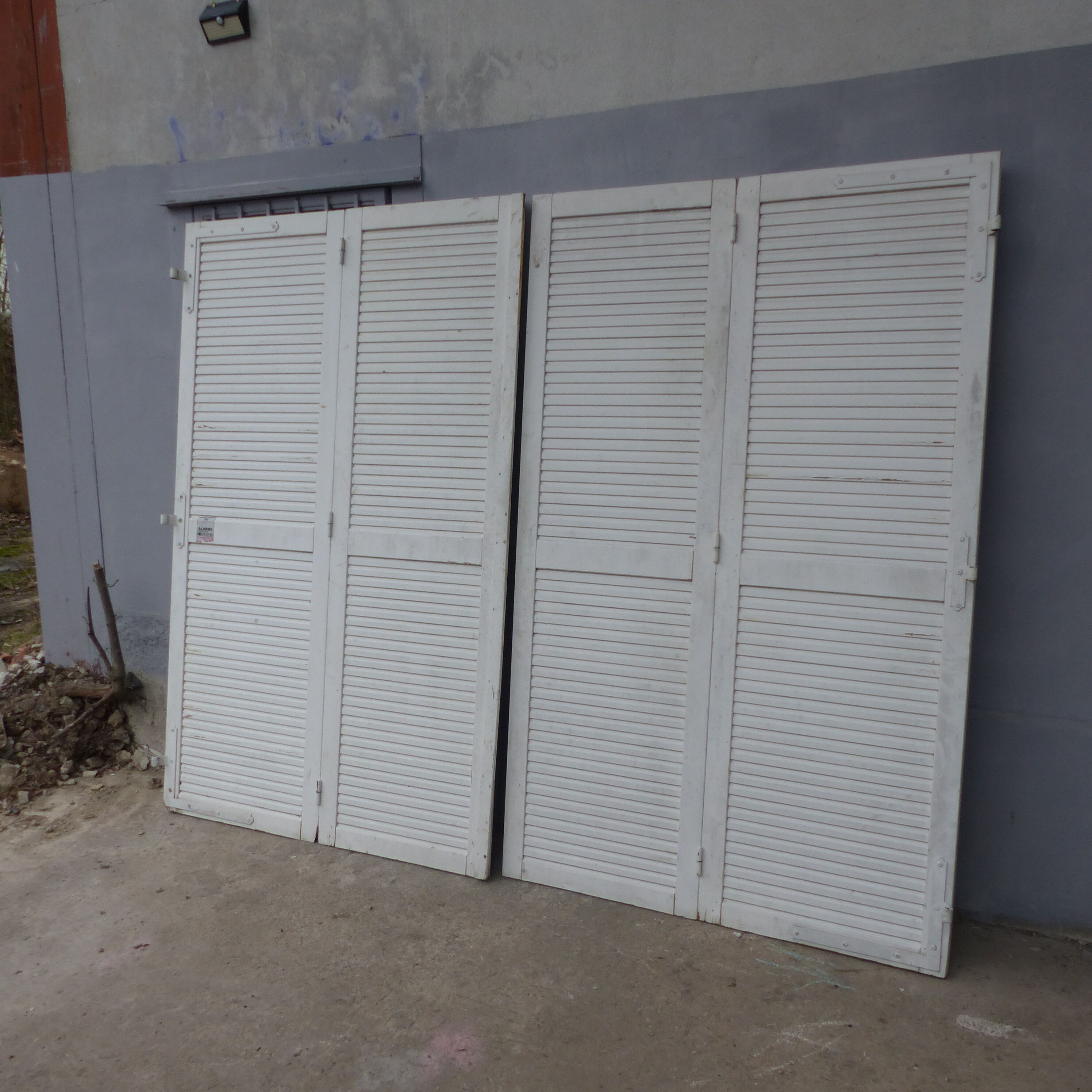 Set of 4 solid louvered shutters l 268 cm x h 212 cm