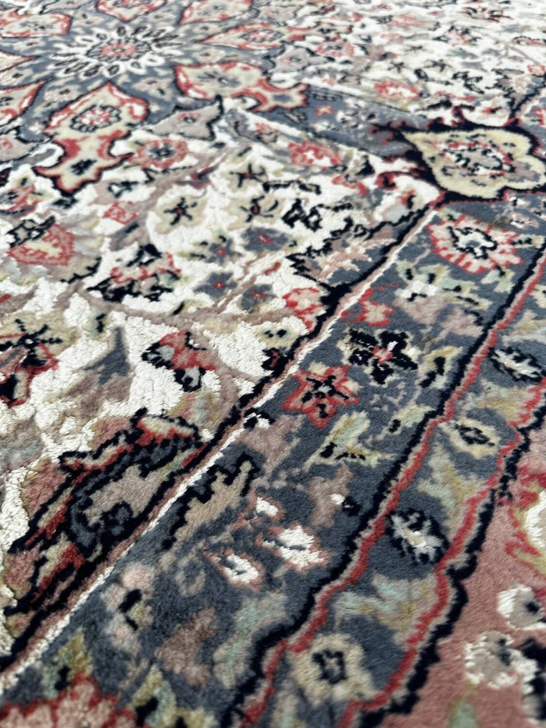 Tapis persan en laine et soie fait main