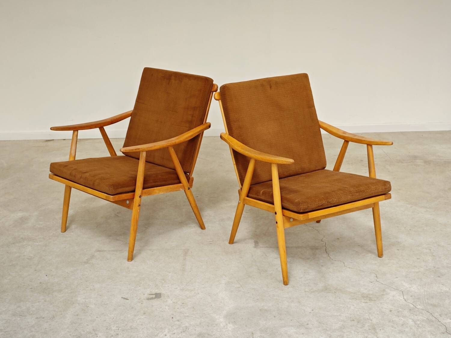 Pair of Boomerang Ton armchairs (Thonet) by Antonin Suman 1960