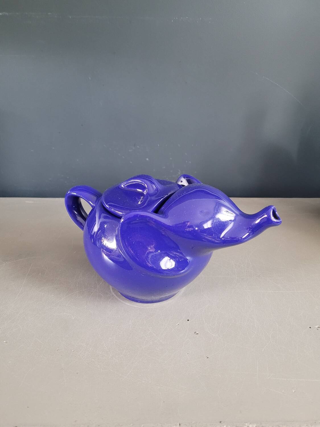Théière vintage Eléphant en porcelaine
