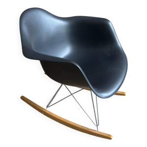 Fauteuil à bascule noir - eames vitra