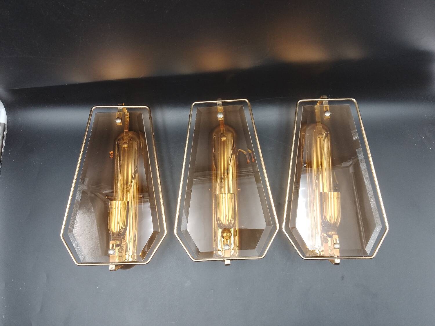 Triple vintage wall lights in brass and beveled glass to be electrified E14