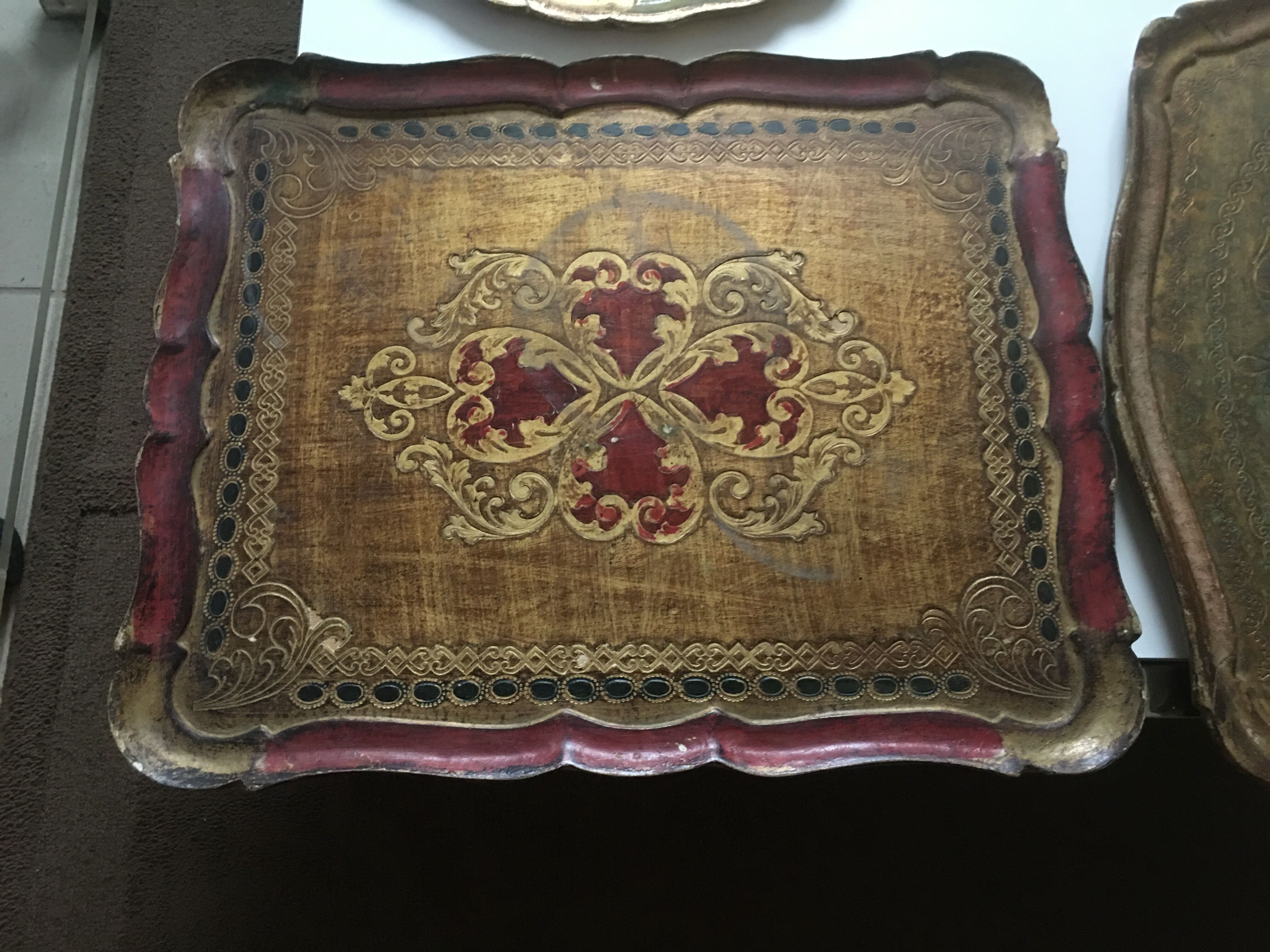Lot de 4 plateaux florentins