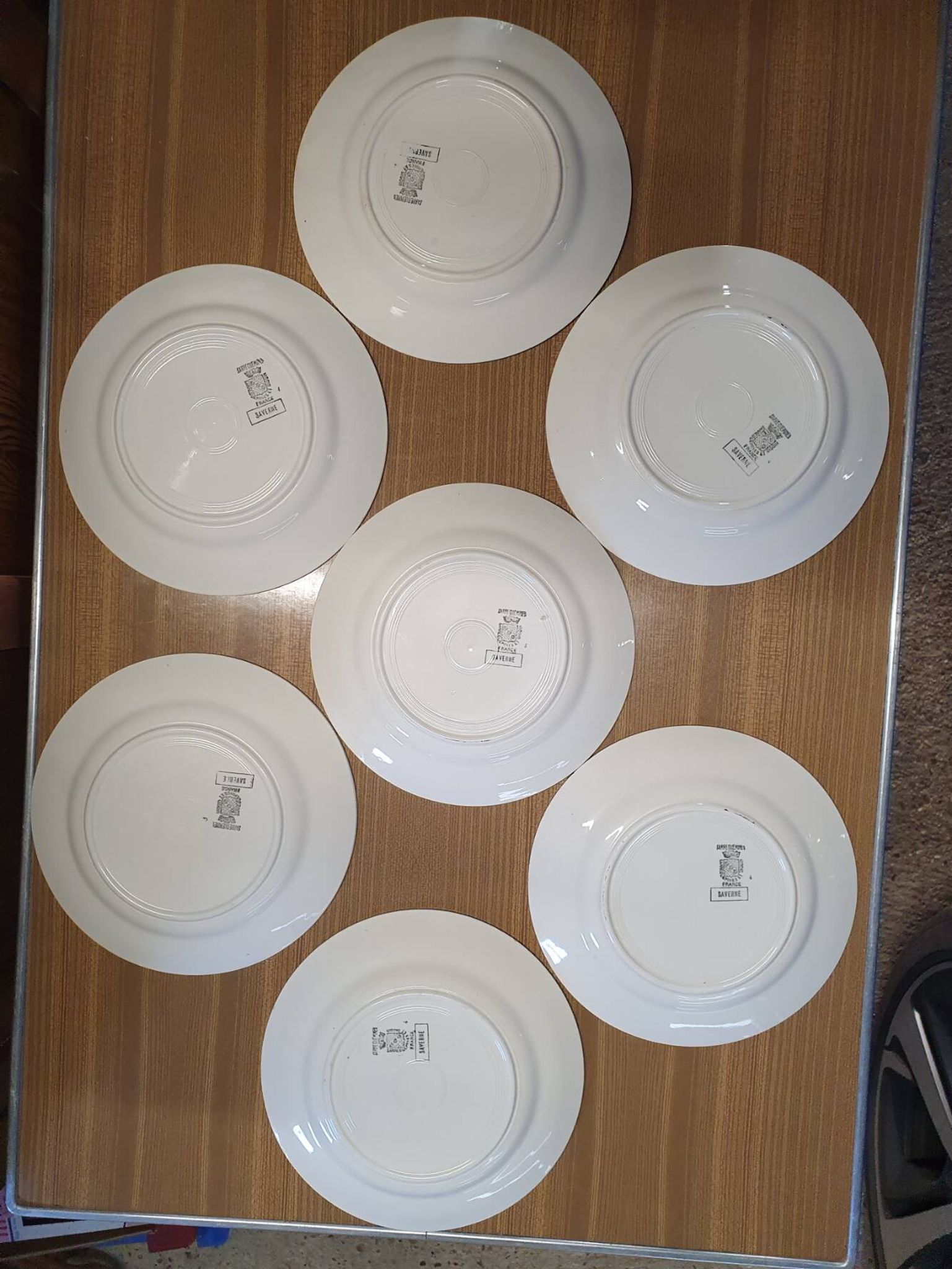 Lot 7 assiettes plates en faïence "Sarreguemines & Digoin", modèle SAVERNE