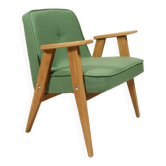 Fauteuil vintage moderne en bois de chêne tapisserie d'ameublement en laine verte design par Chierowski