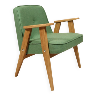 Fauteuil vintage moderne en bois de chêne tapisserie d'ameublement en laine verte design par Chierowski