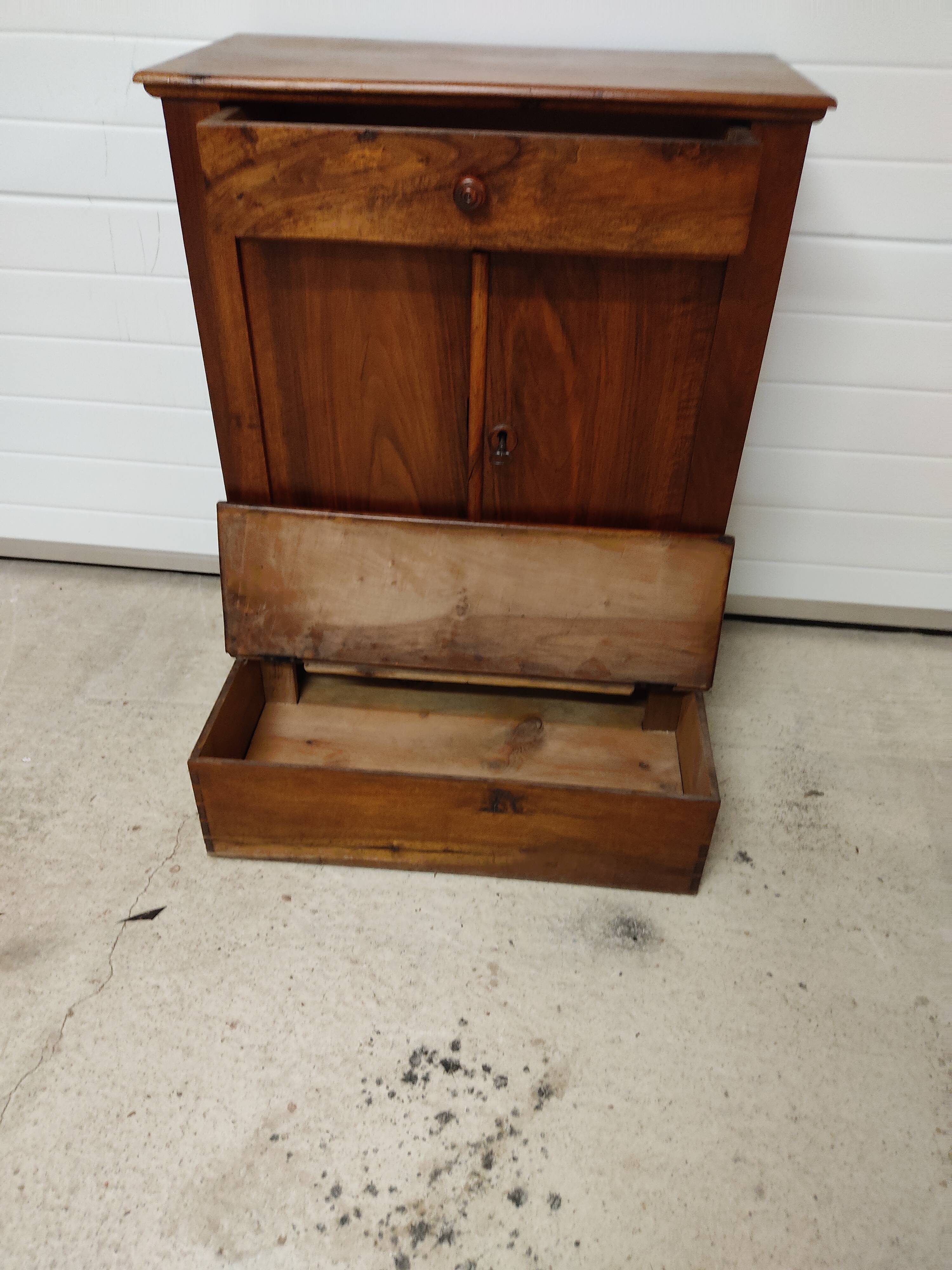Furniture pray god in walnut 19 ieme