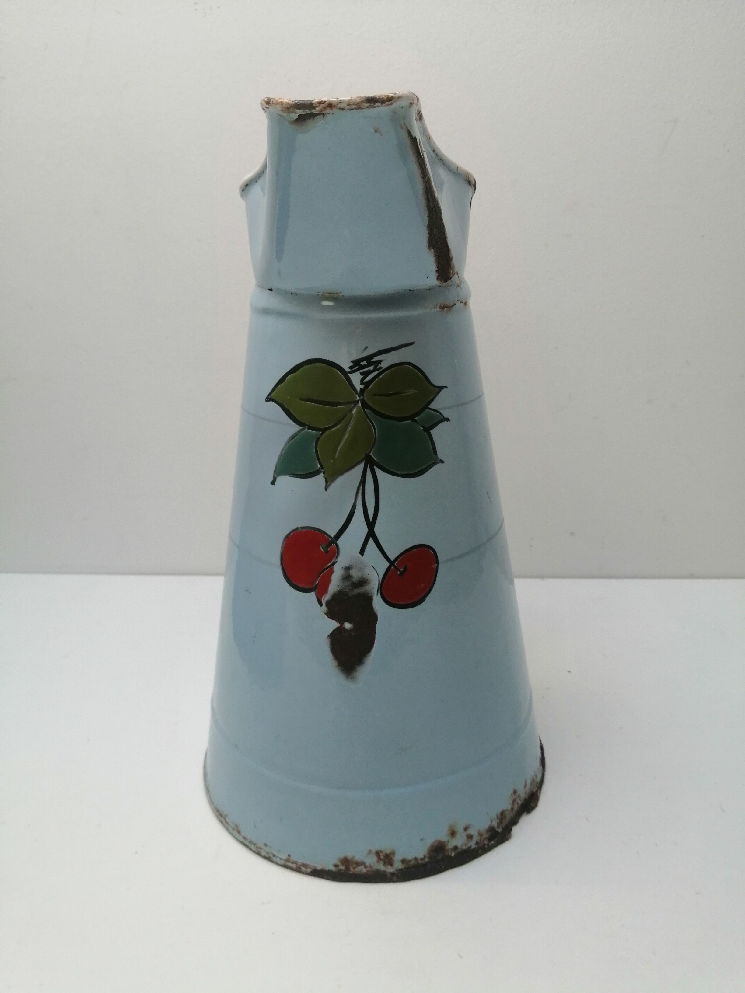Broc enamelled "cherry"