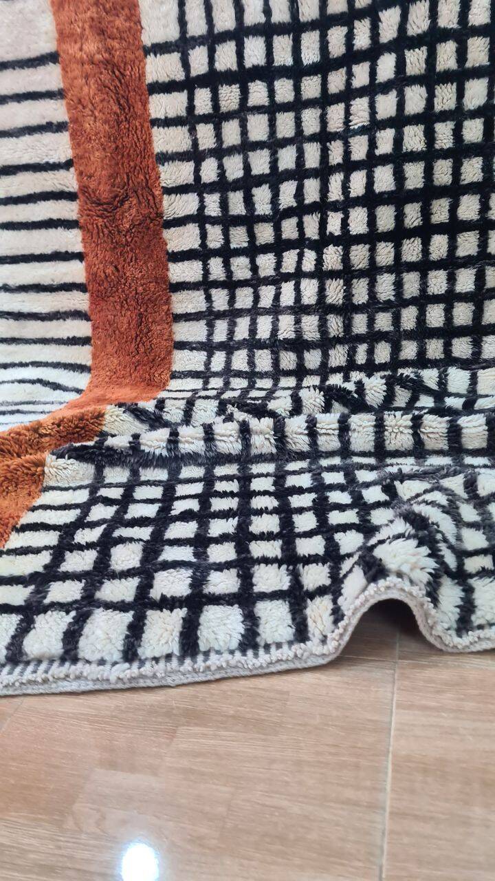 High quality Mrirt Moroccan rug with geometric design