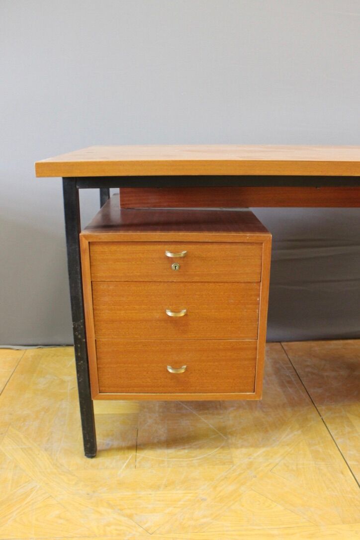 Large flat design desk
