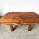 Table basse brutaliste en noyer massif, plateau slab live edge, France