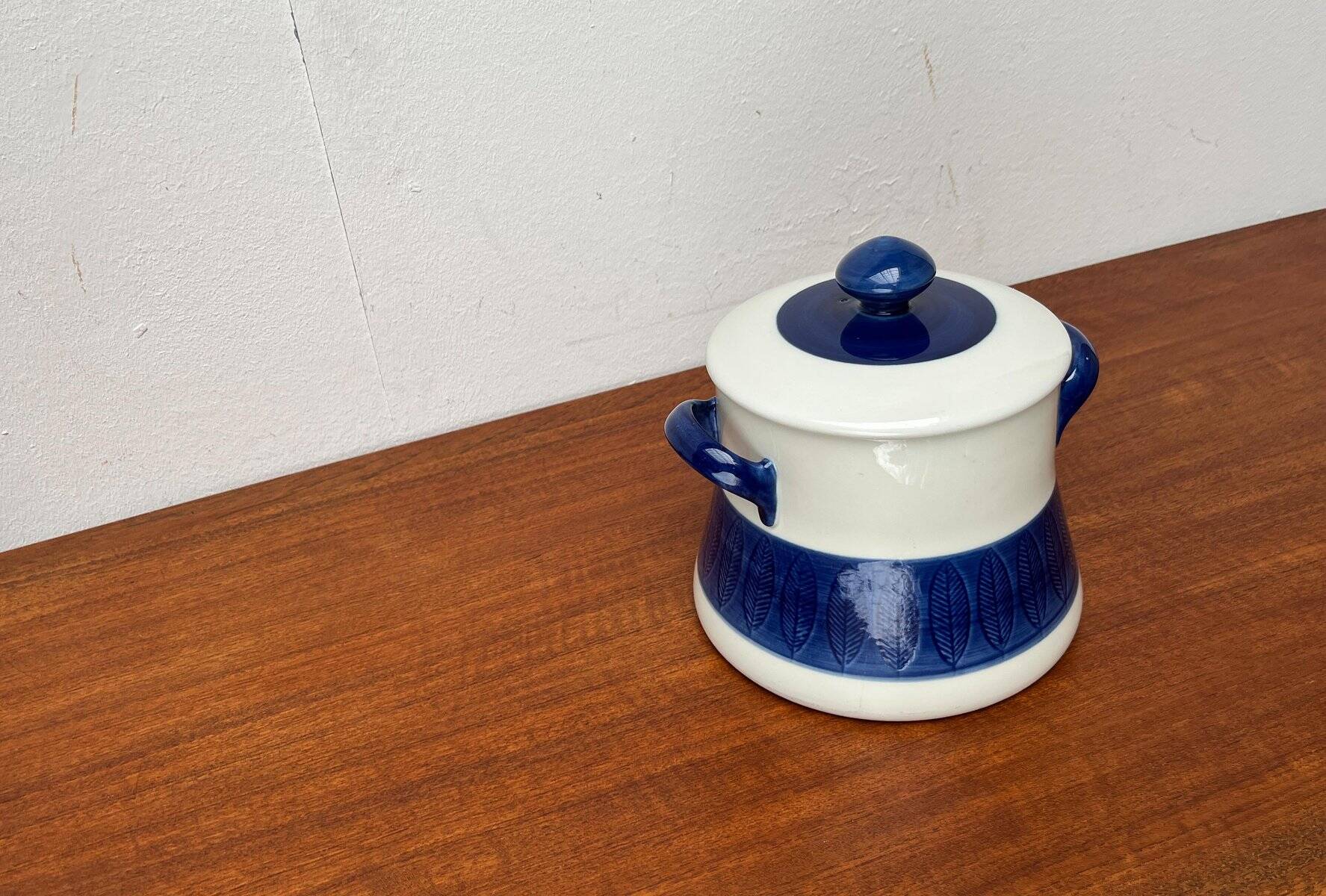 Grand Terrine Couvercle de Pot Suédois du Milieu du Siècle Koka Blue Bla par Hertha Bengtson pour Rörstrand, années 1950