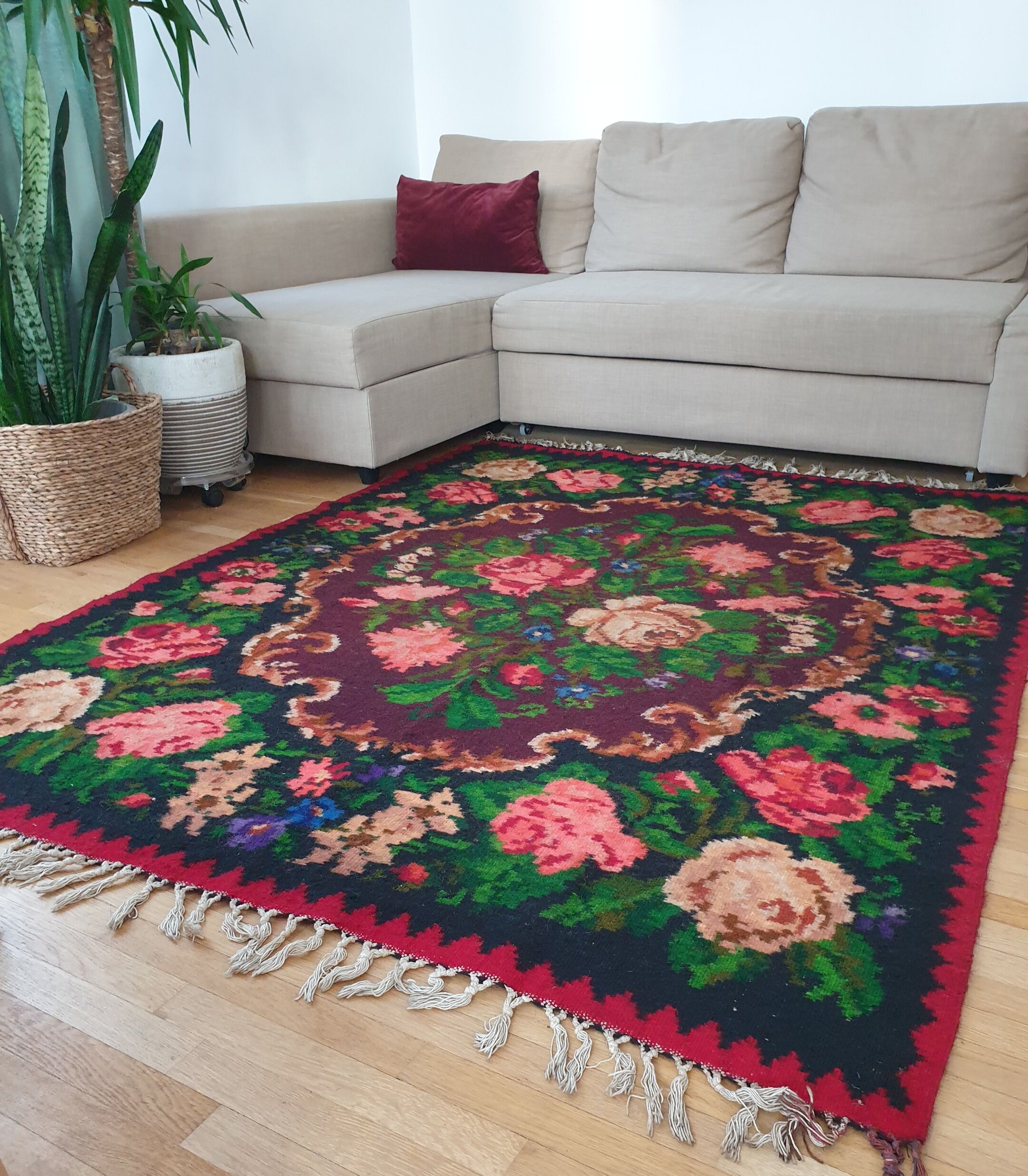 Moldavian wool handwoven floral rug - 210x162cm