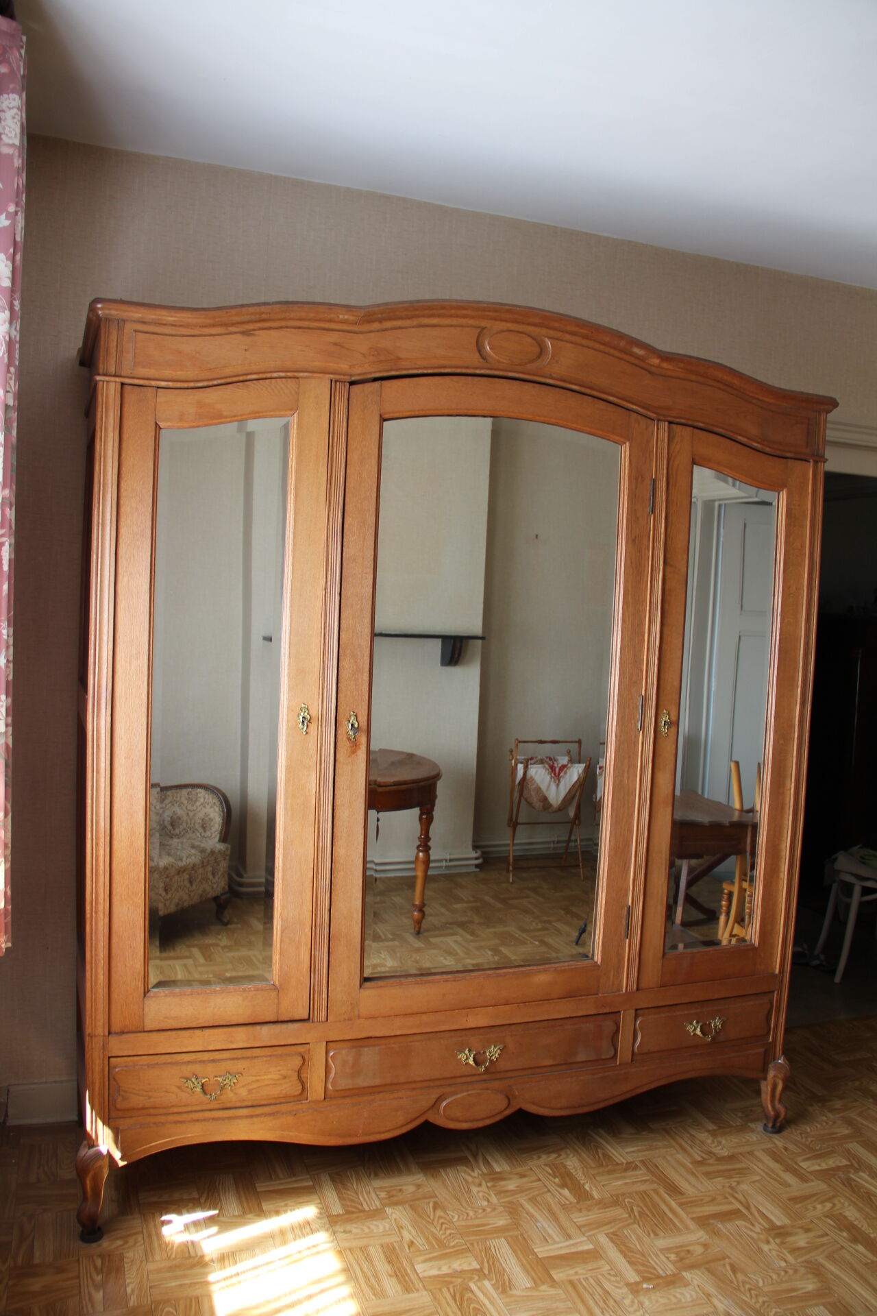 Louis XV style wardrobe in light oak, 3 beveled ice creams